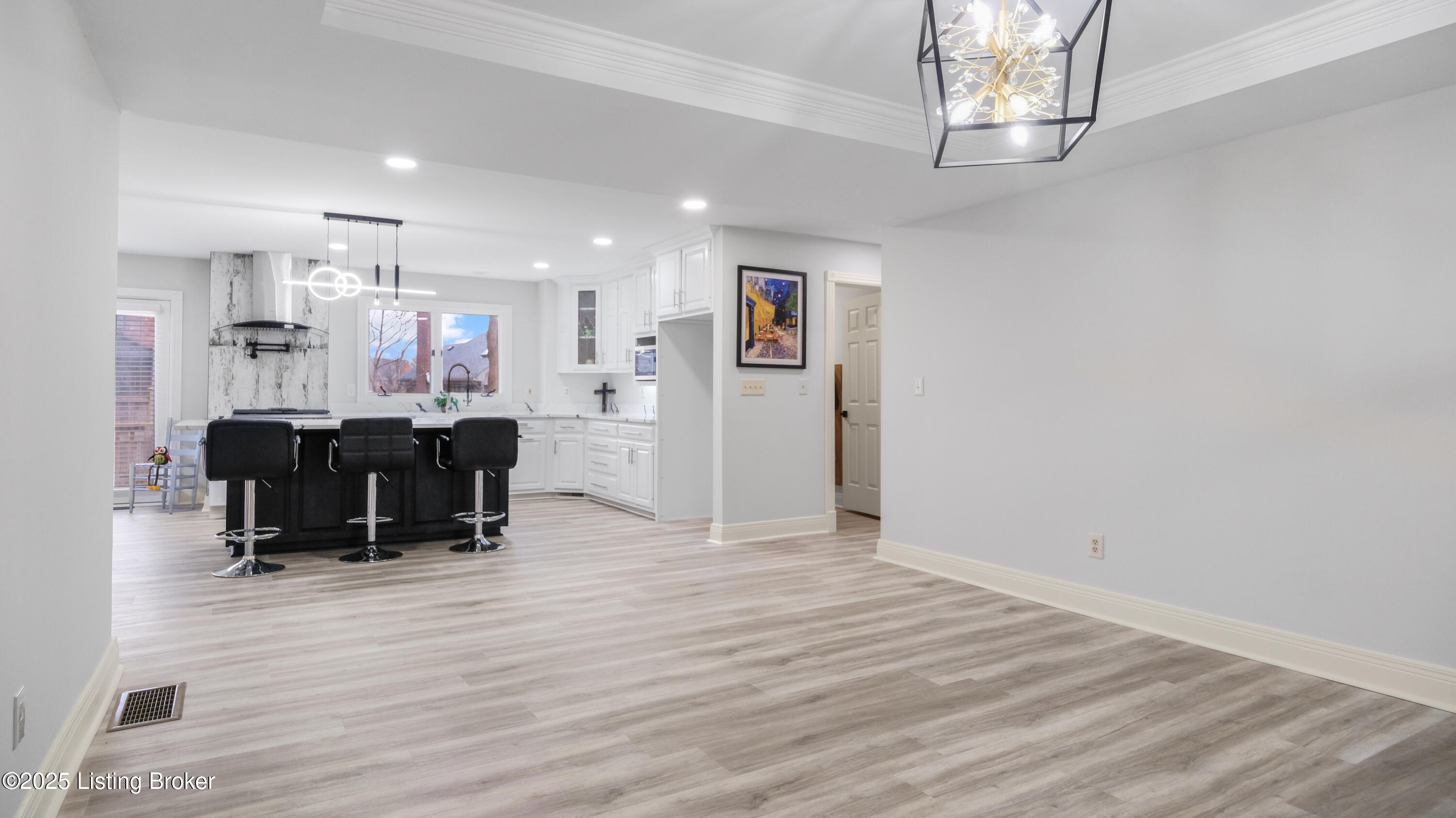 509 Edgeforest Pl