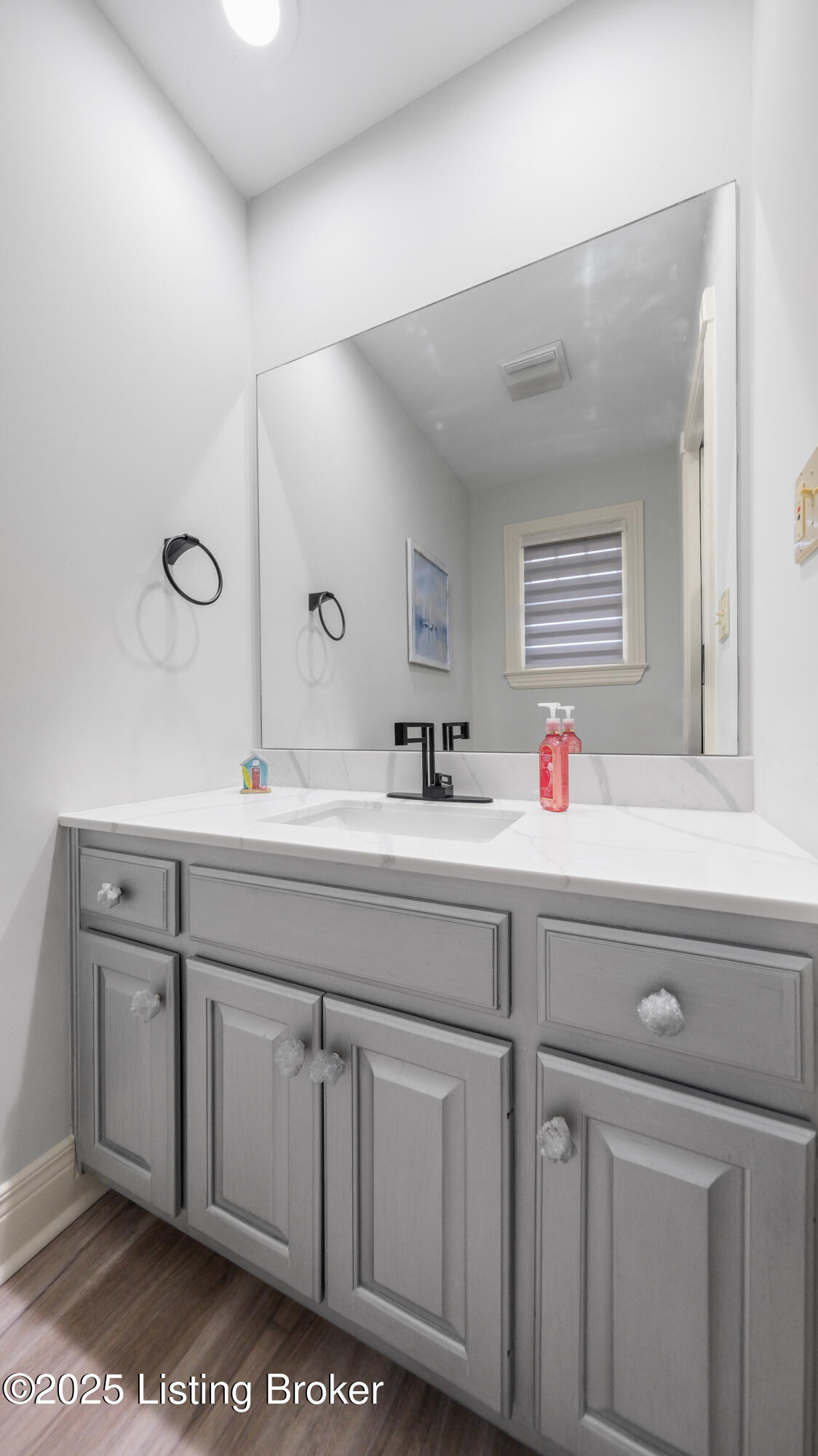 509 Edgeforest Pl