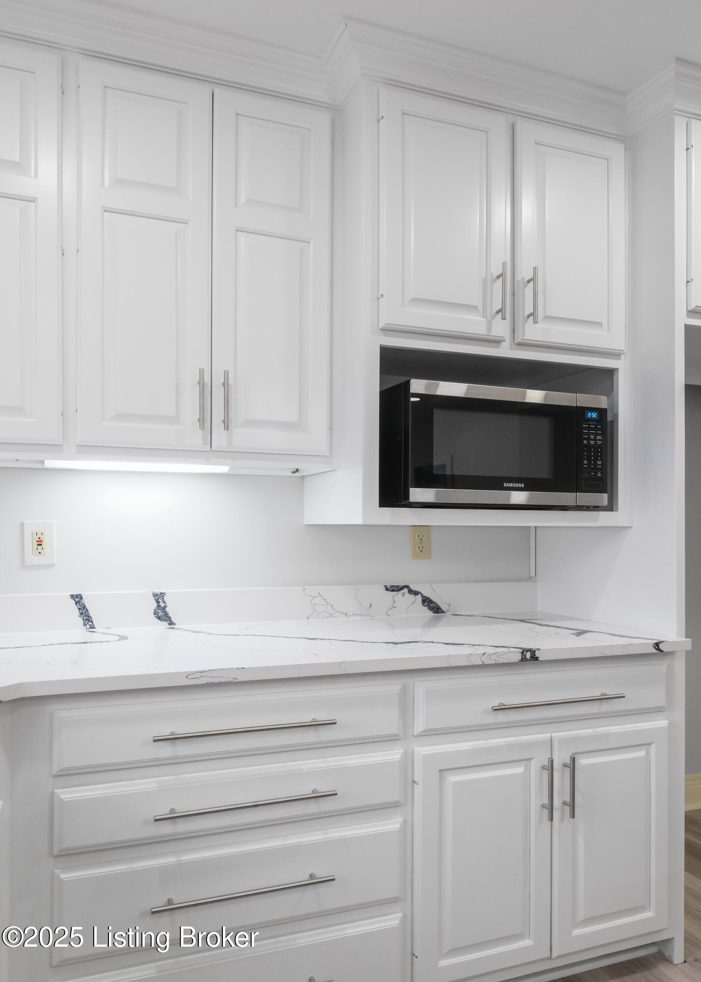 509 Edgeforest Pl