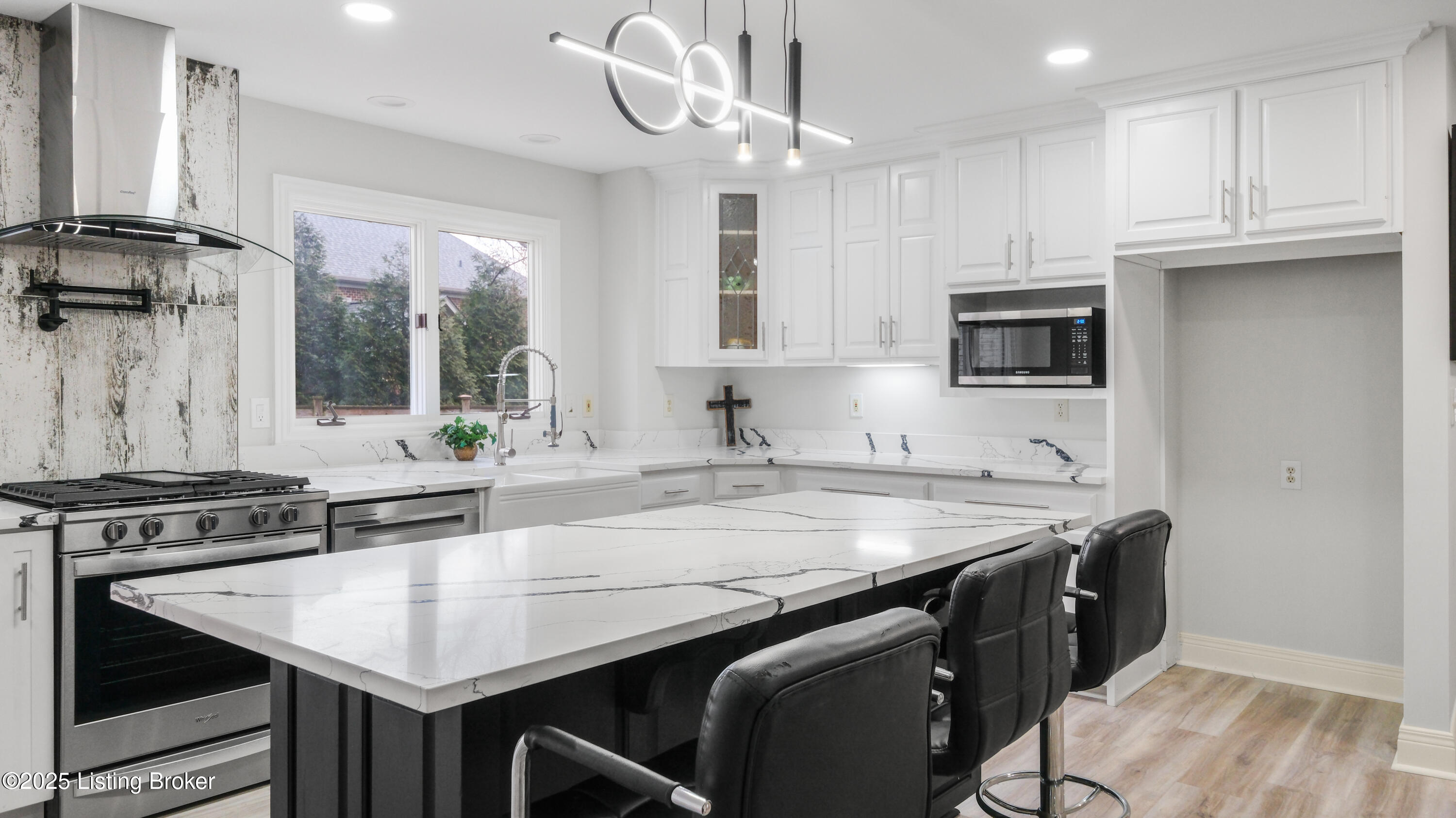 509 Edgeforest Pl