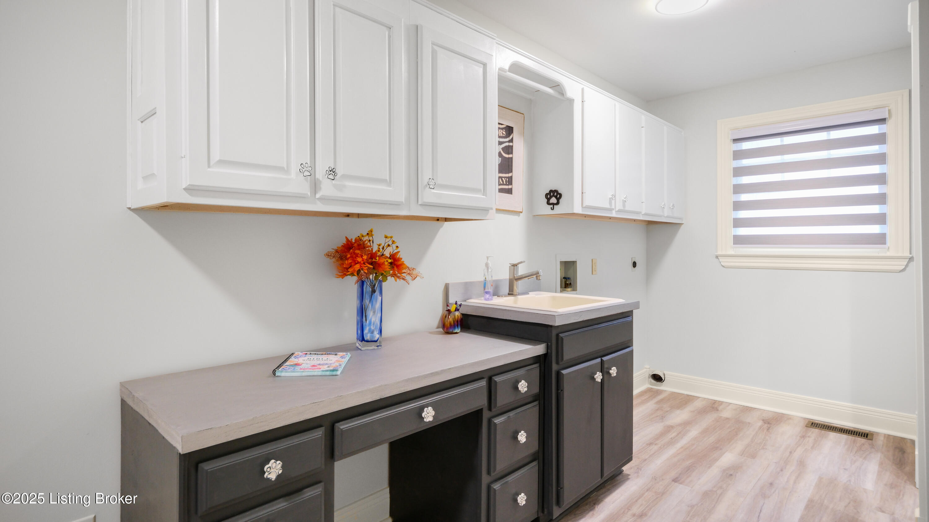 509 Edgeforest Pl