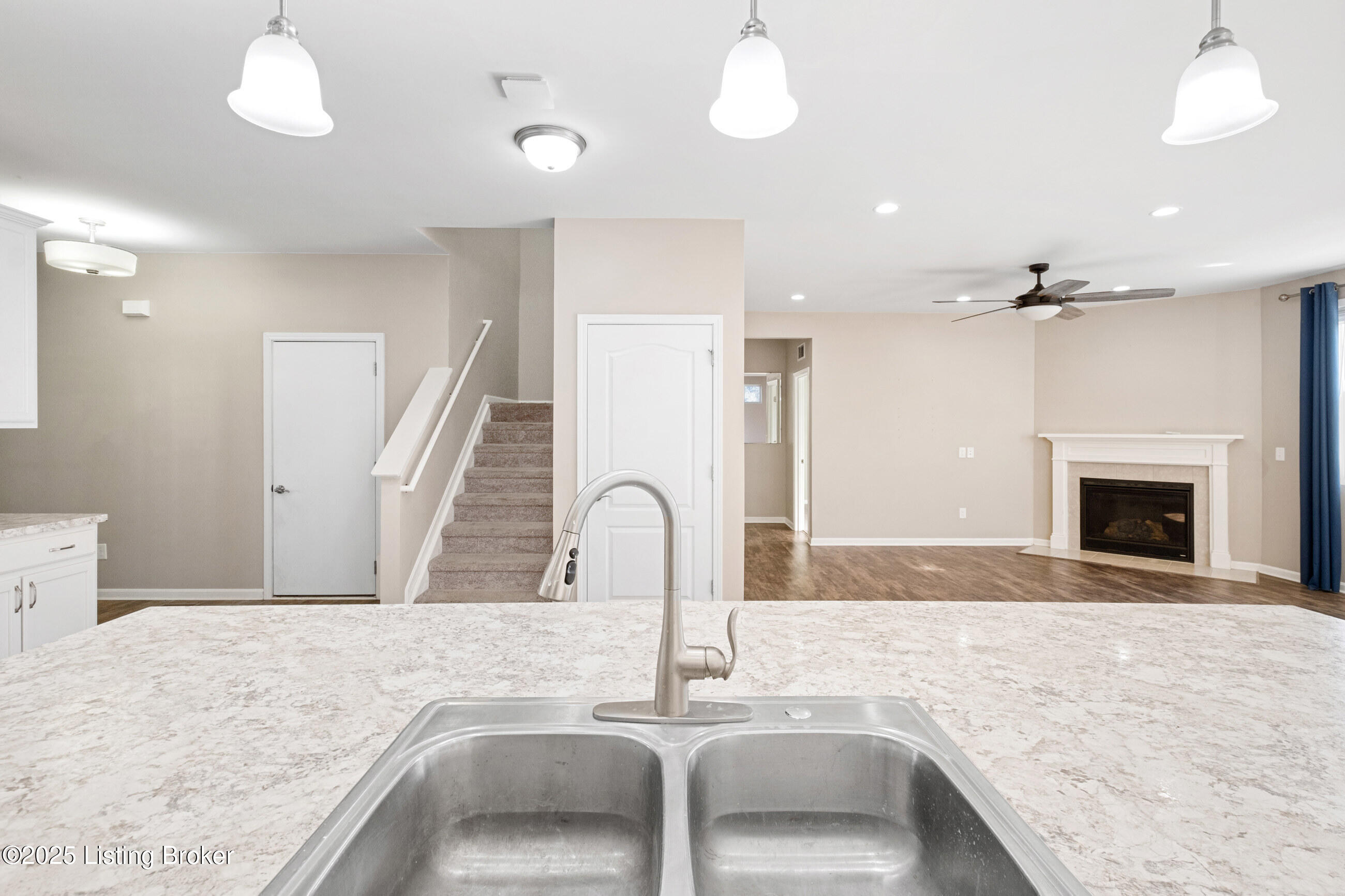 11728 Beacon Ct