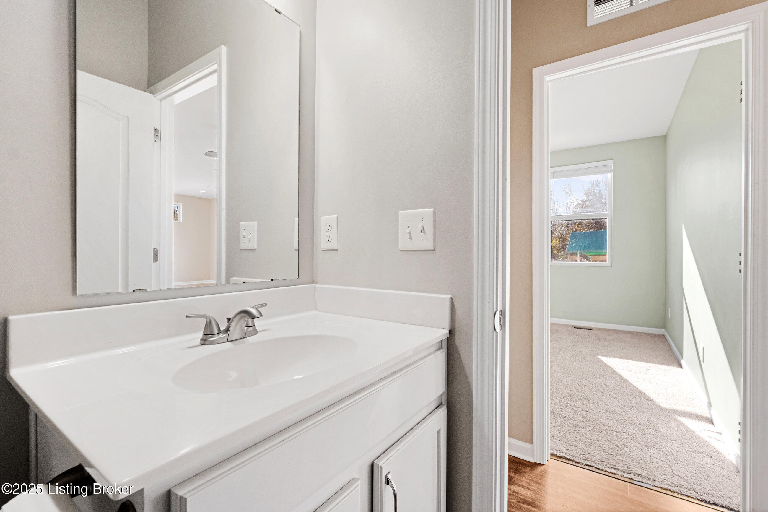 11728 Beacon Ct