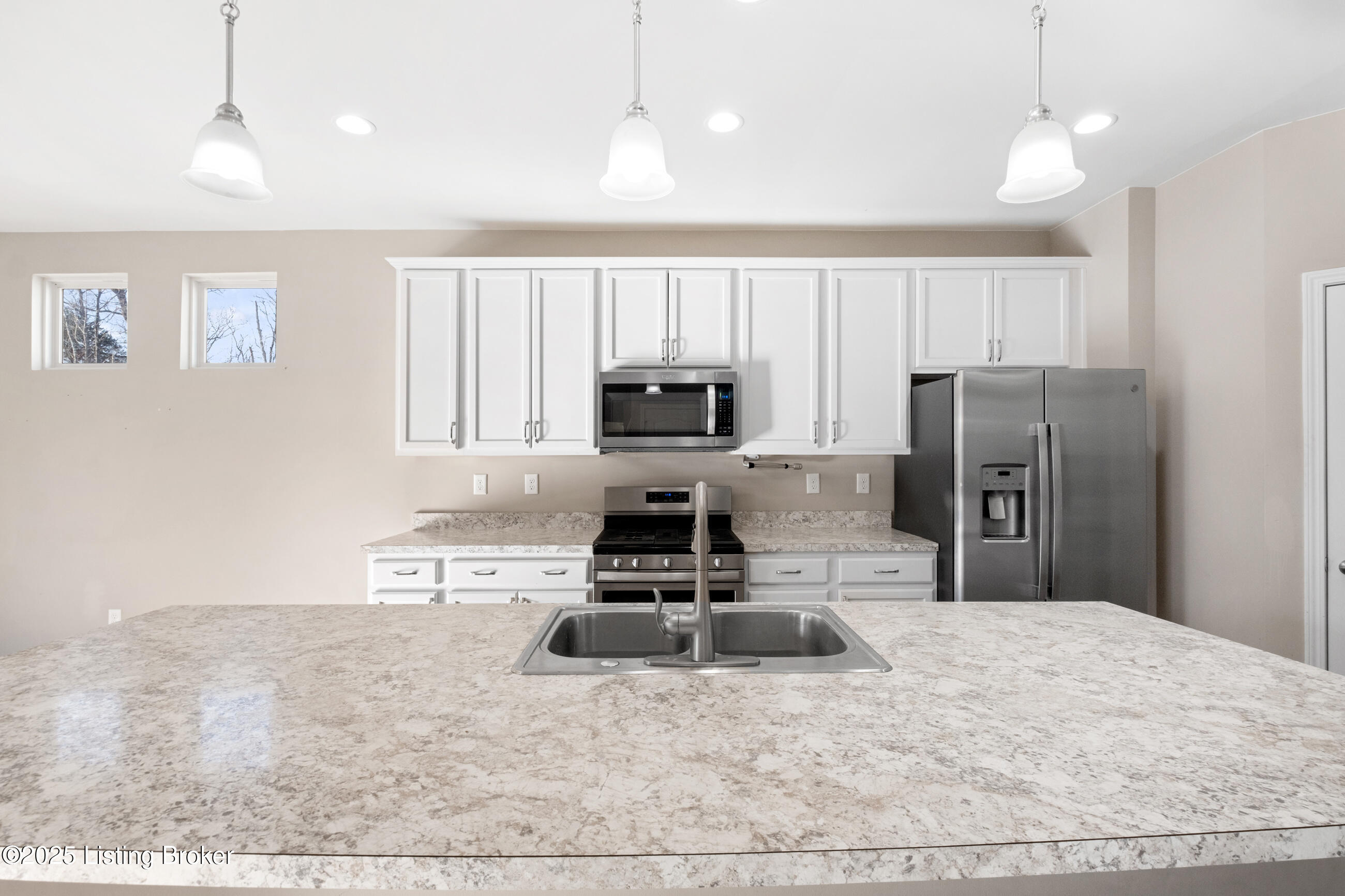 11728 Beacon Ct