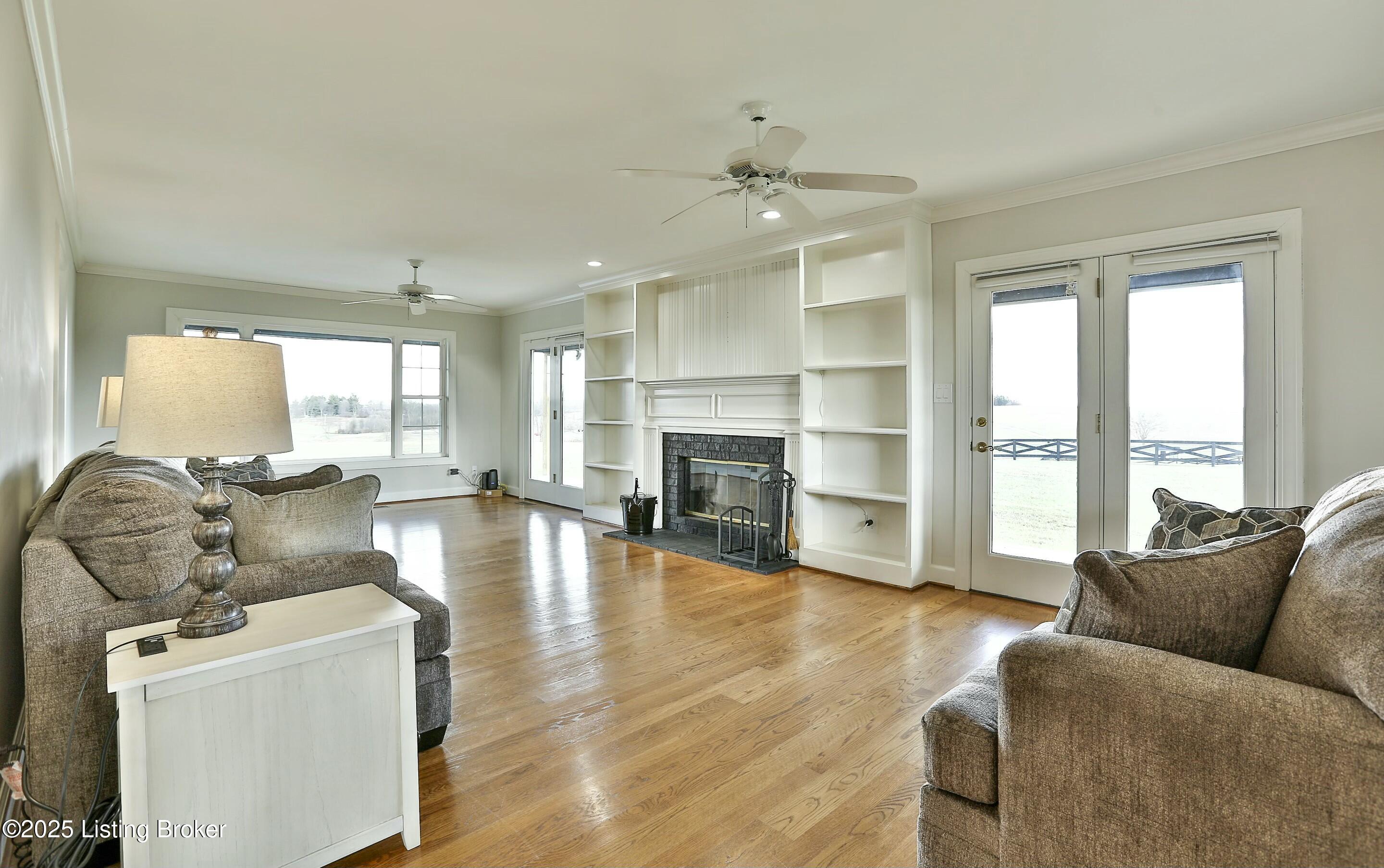 222 Locust Ln