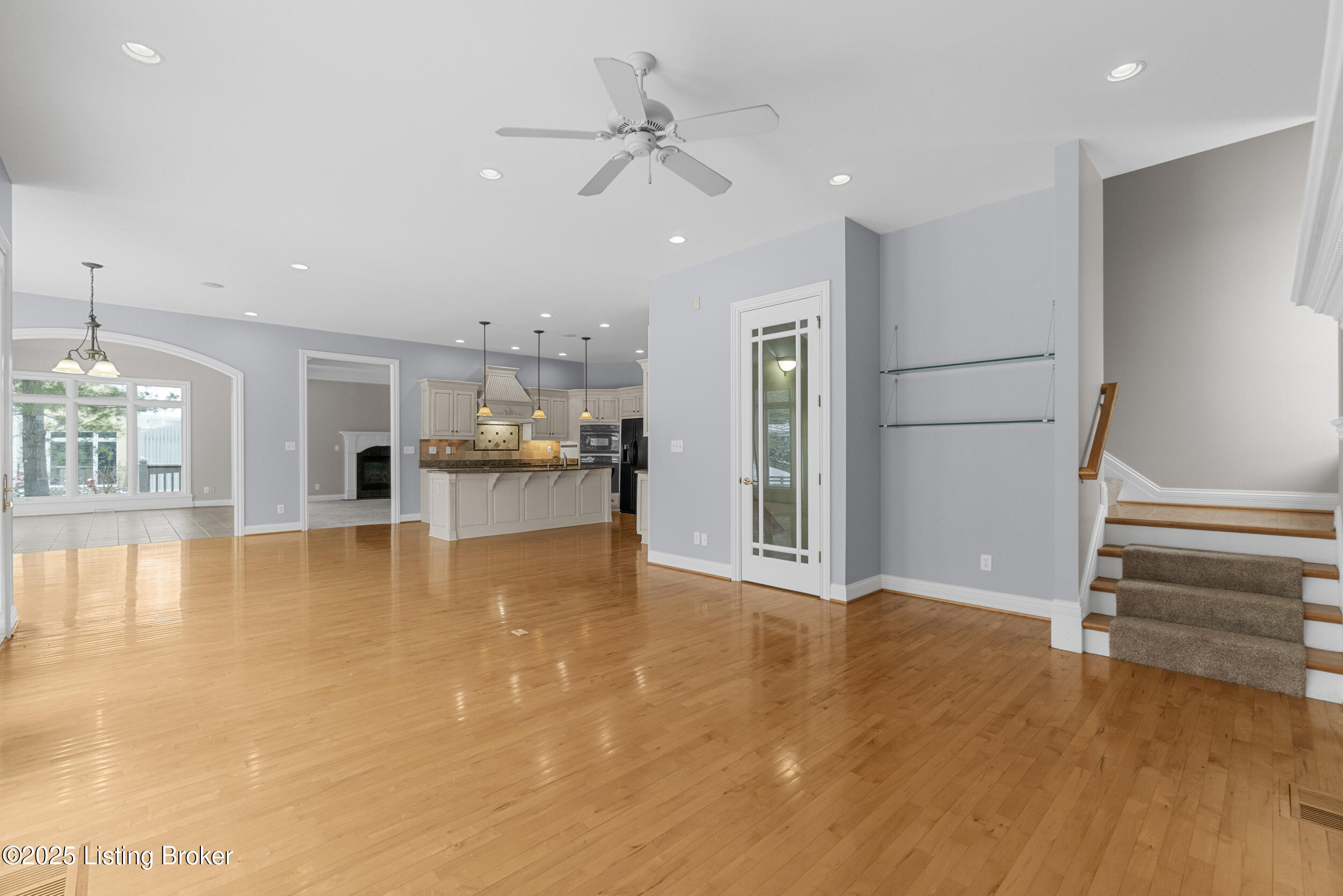 7612 Endecott Pl