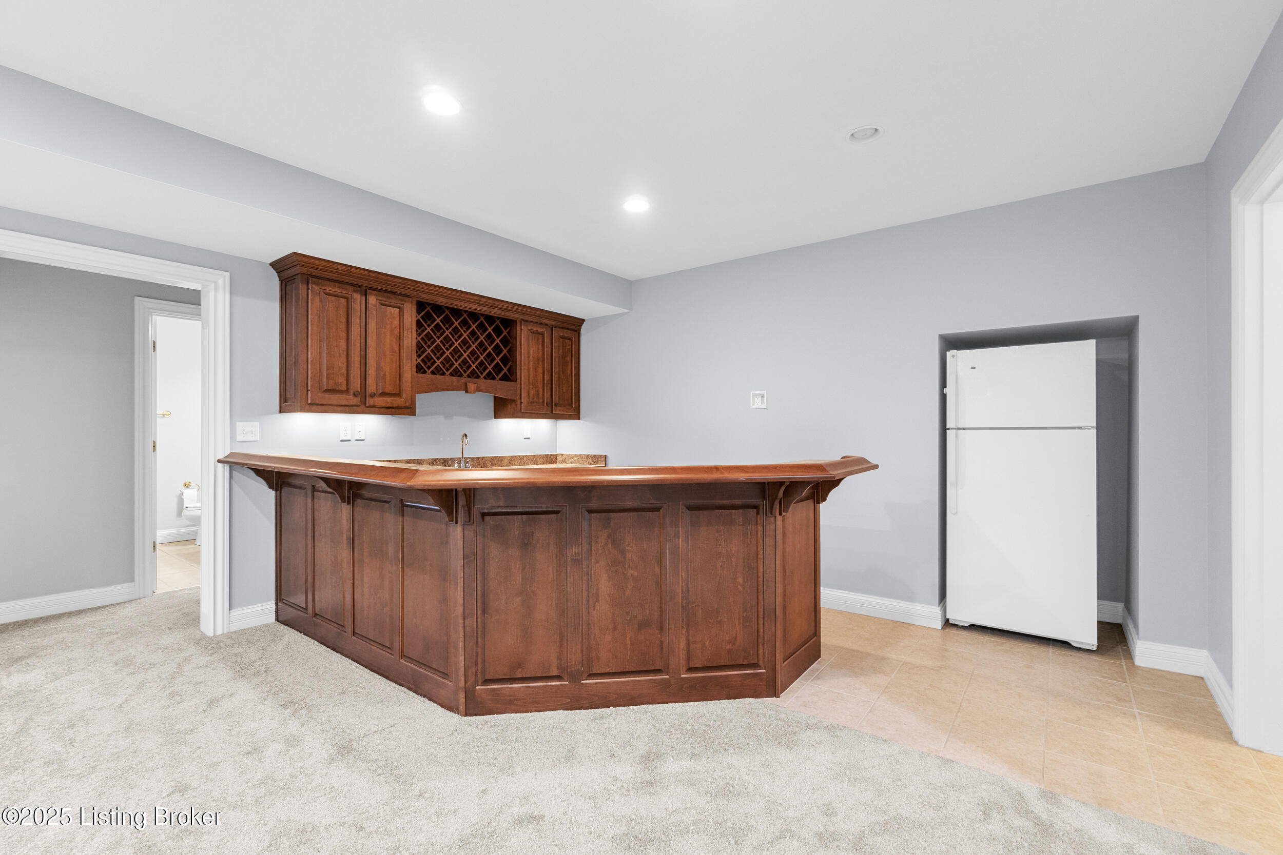 7612 Endecott Pl