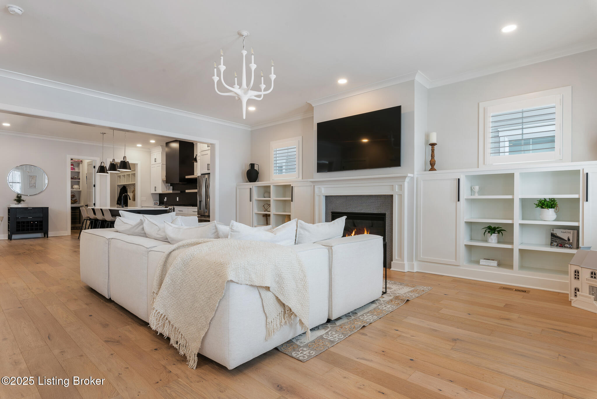 6112 St. Bernadette Ave