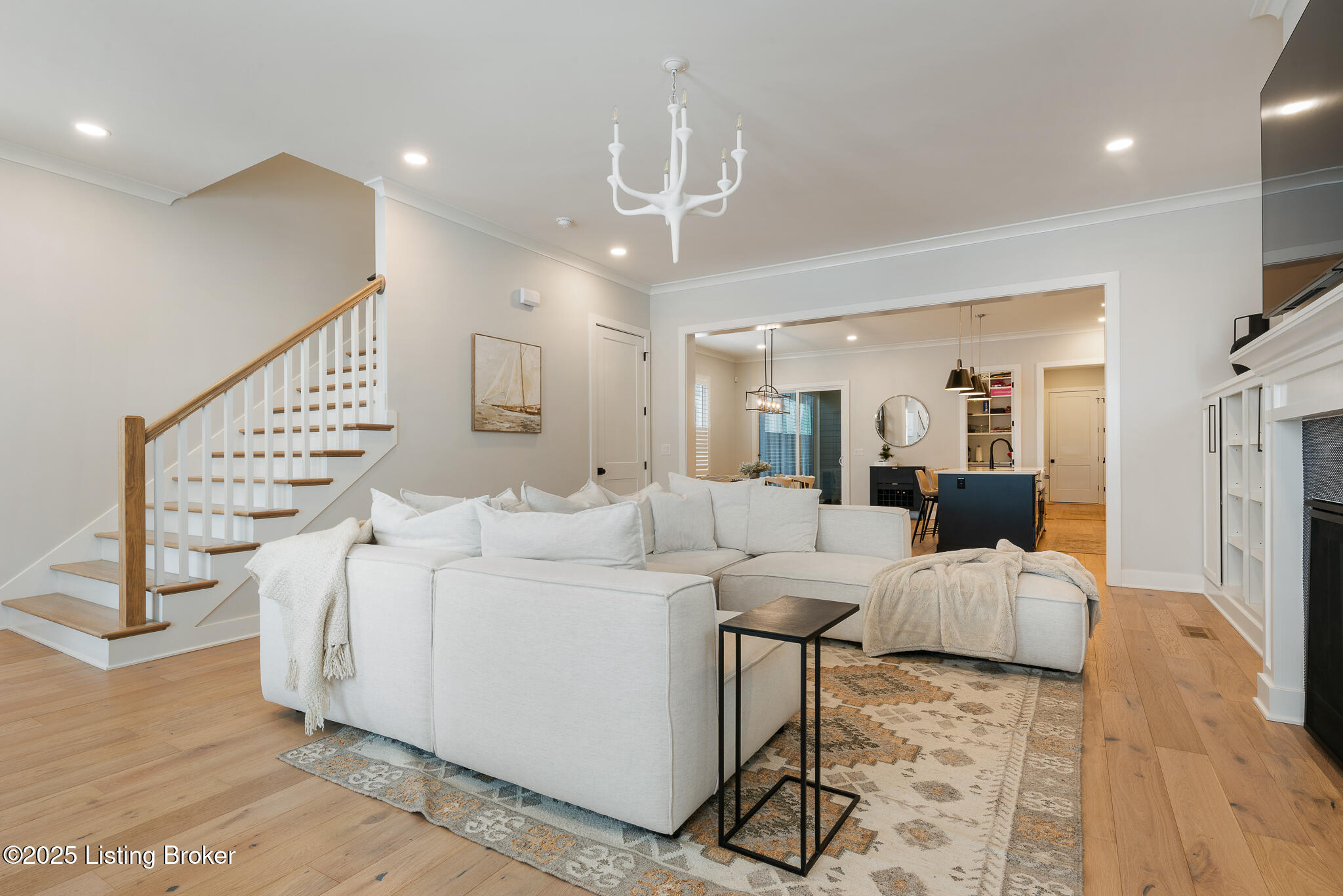 6112 St. Bernadette Ave
