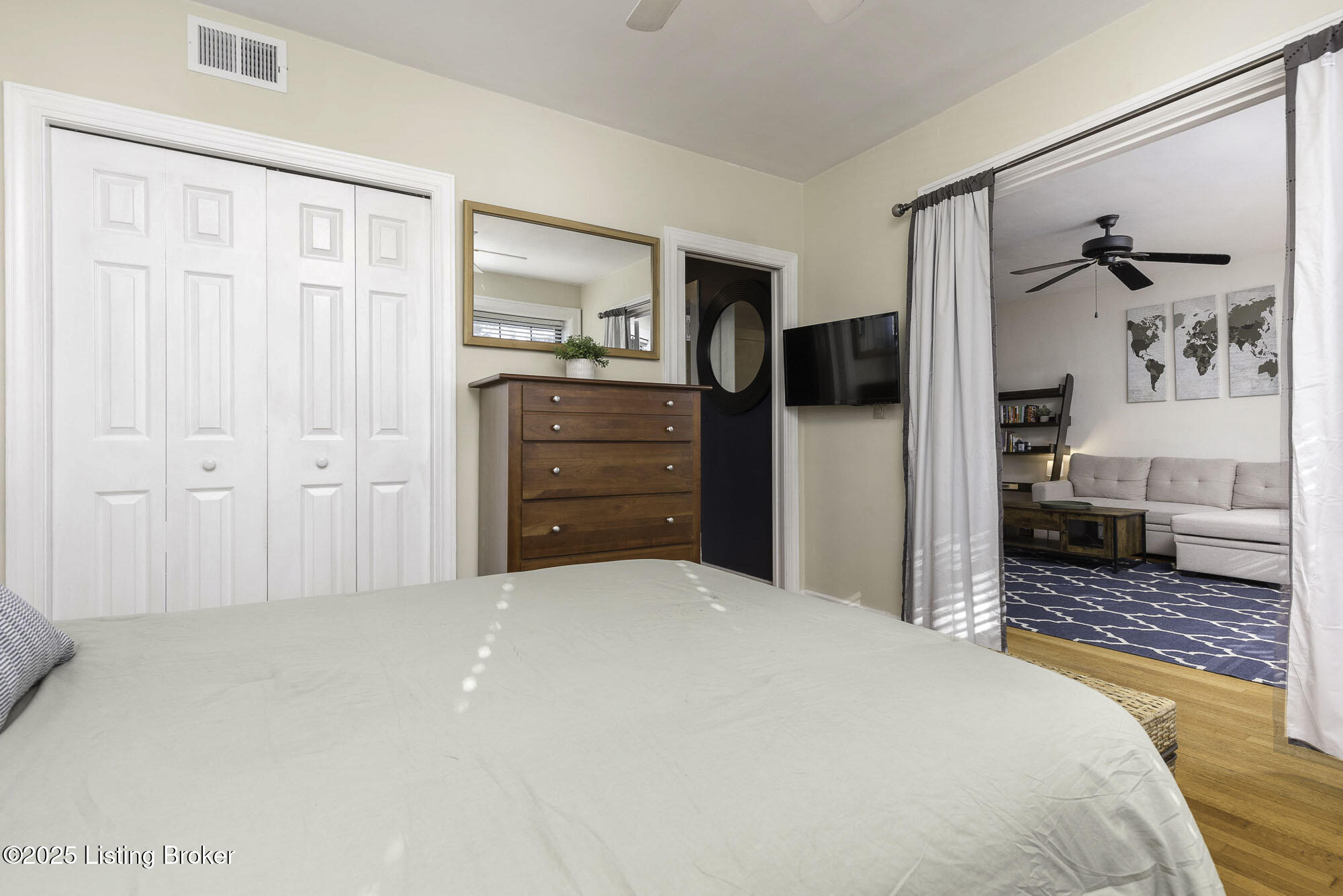 2082 Douglass Blvd 12