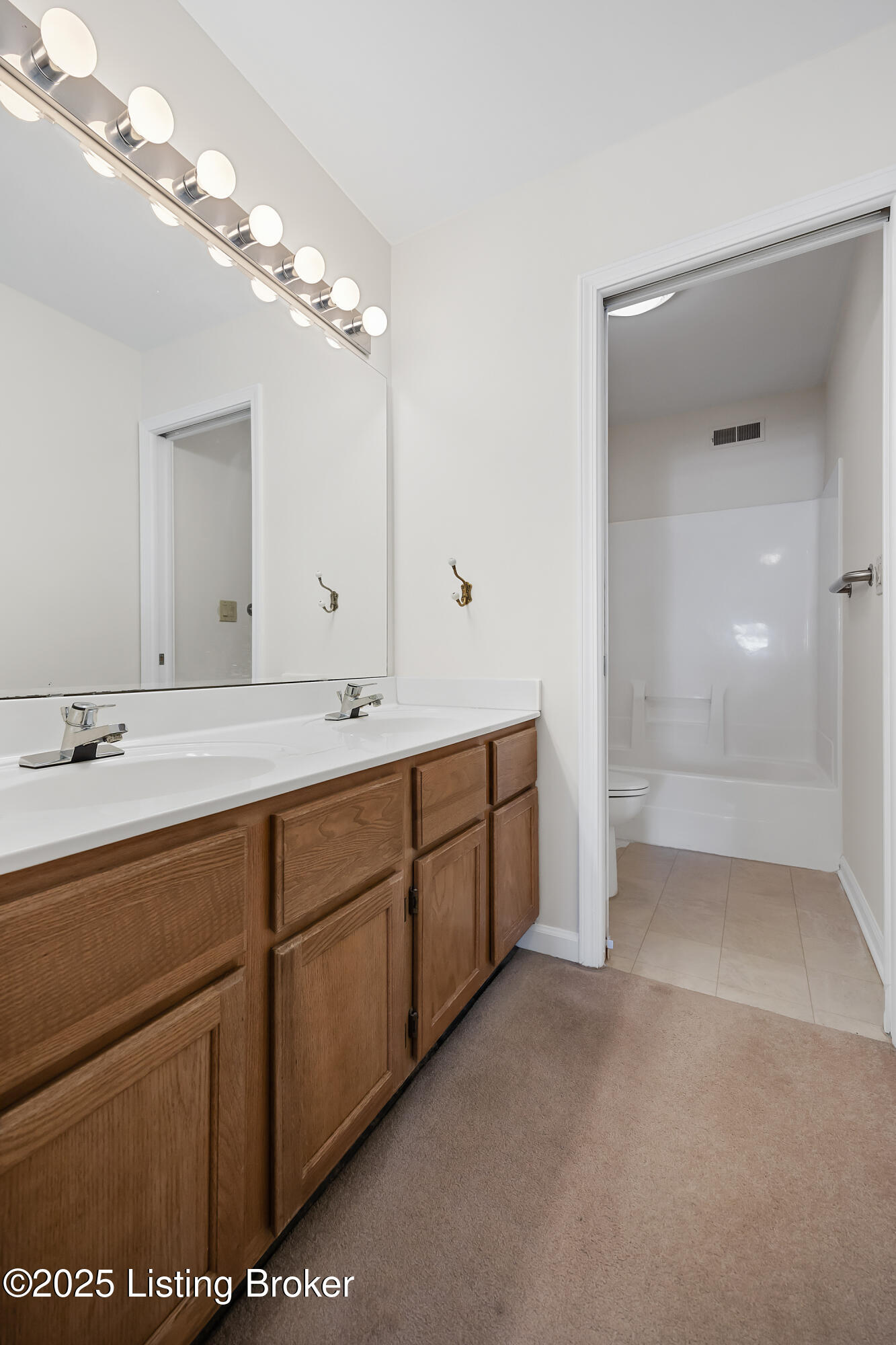 701 Eastbridge Ct