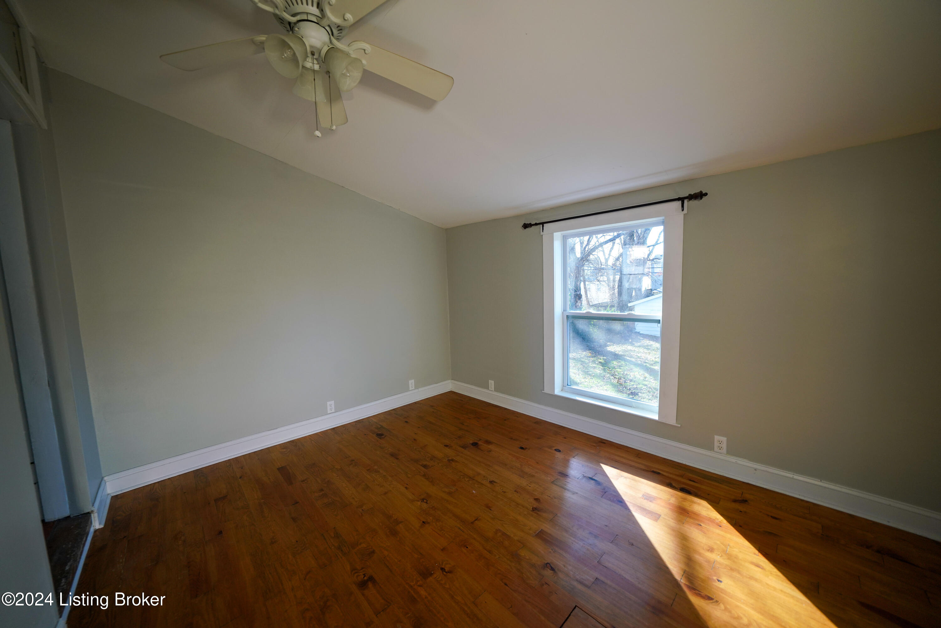 1124 Fischer Ave