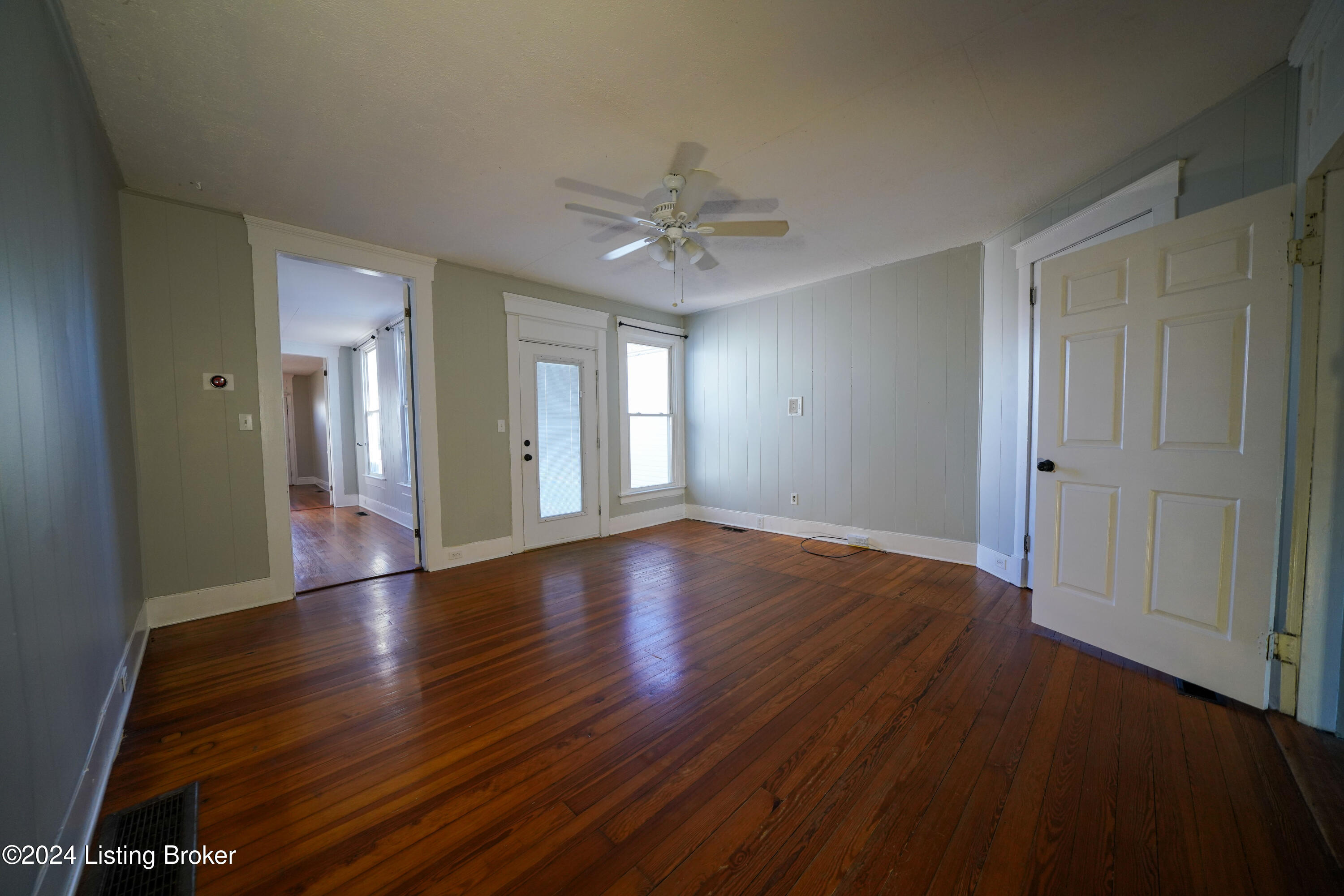 1124 Fischer Ave