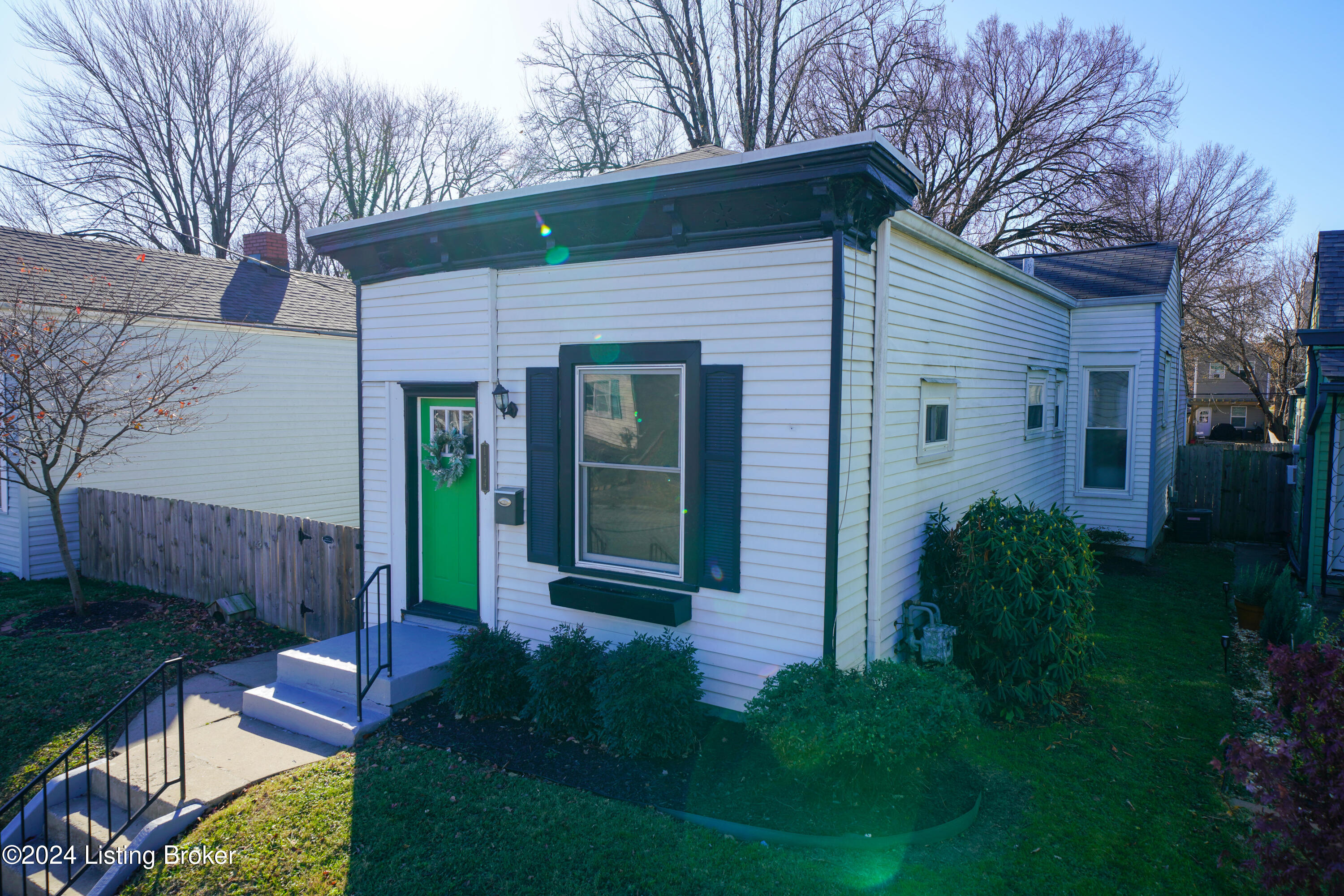 1124 Fischer Ave