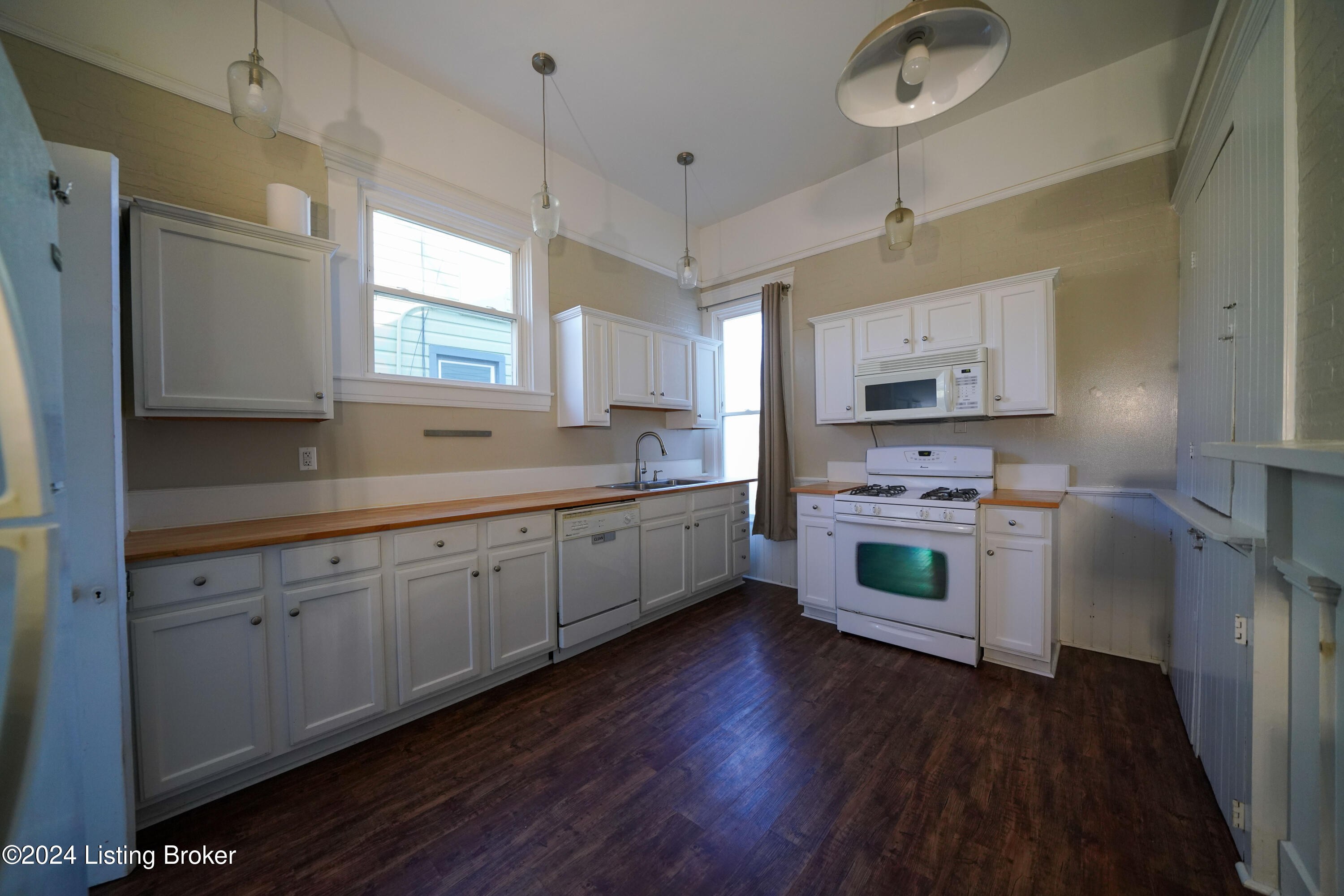 1124 Fischer Ave