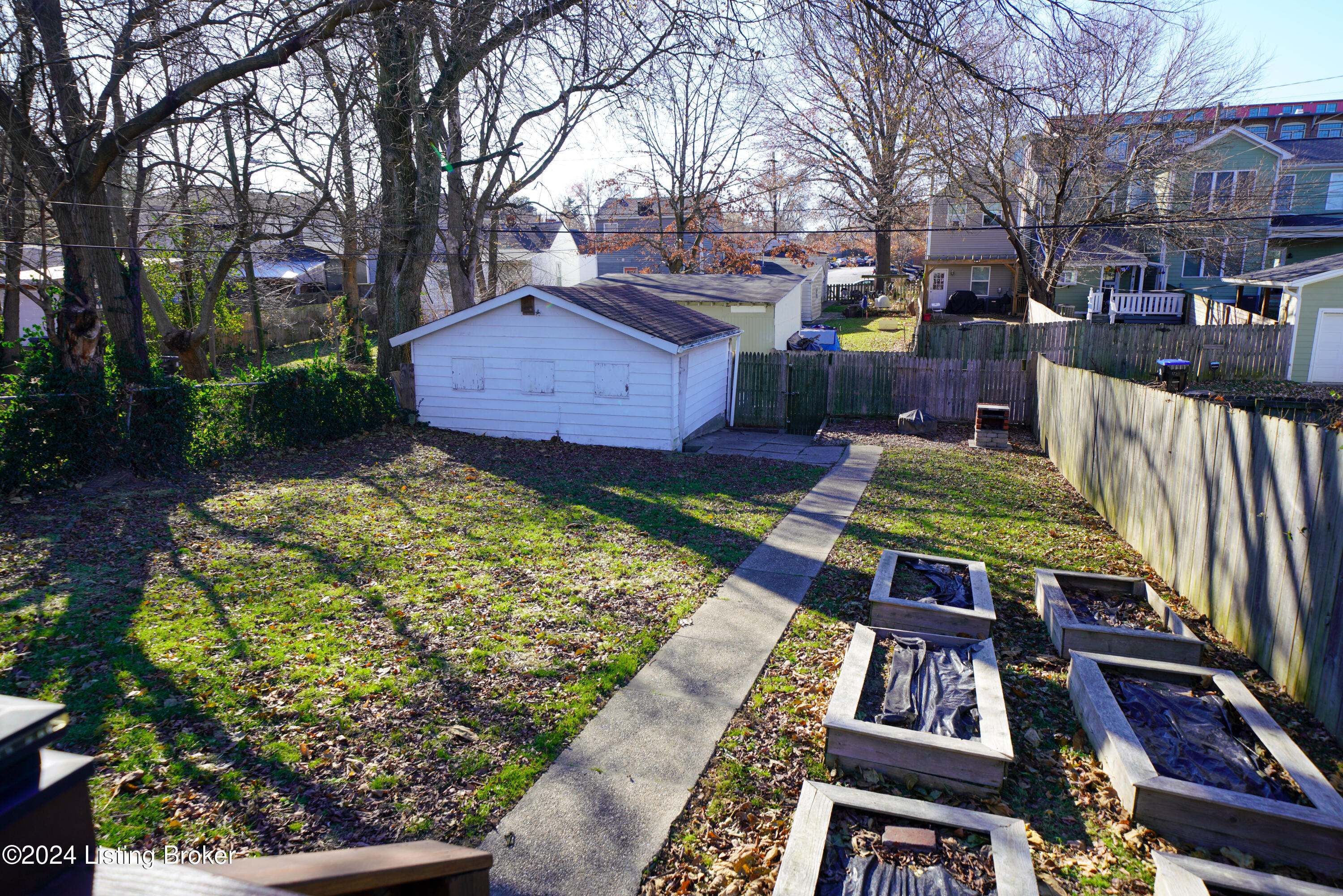 1124 Fischer Ave