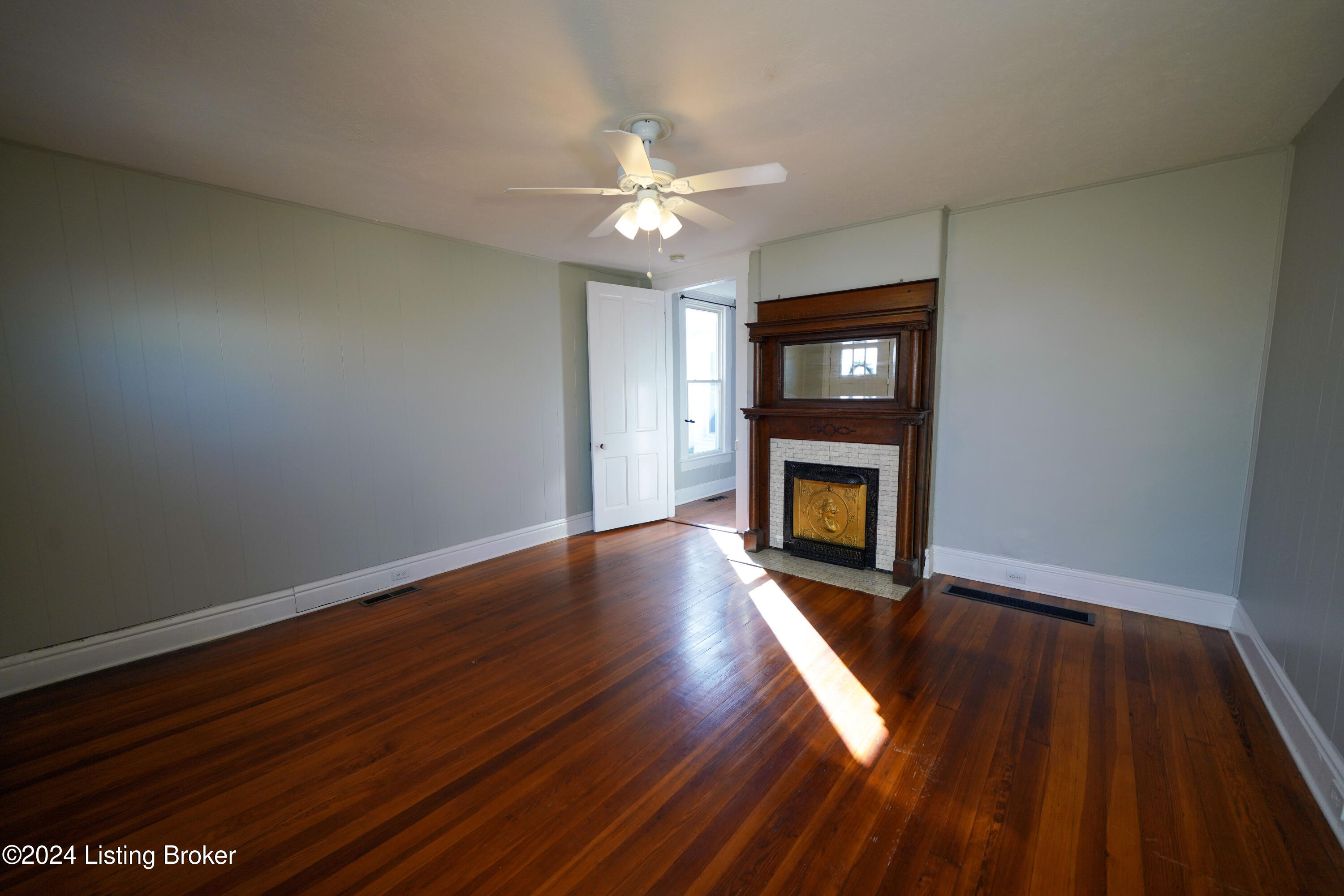 1124 Fischer Ave