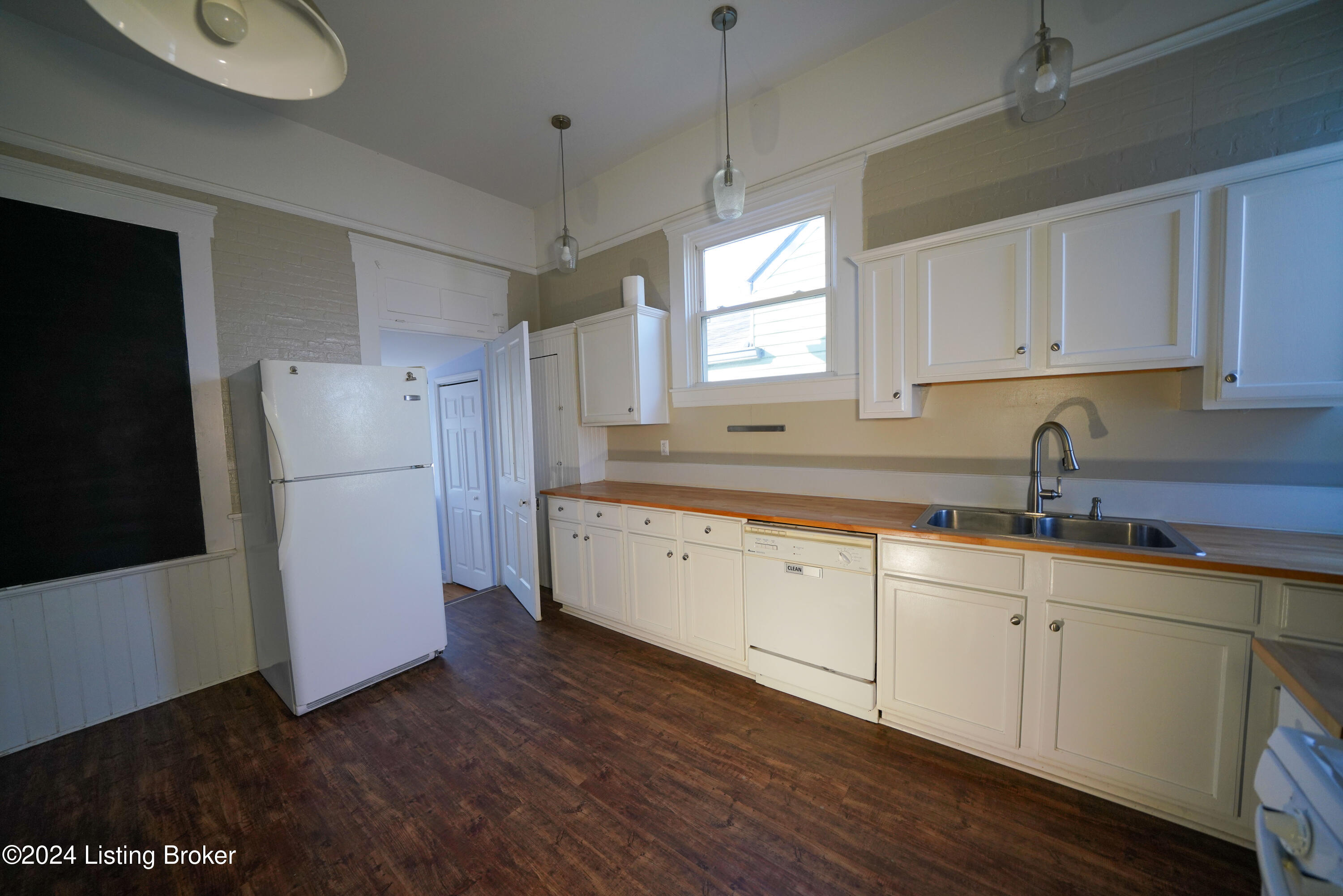 1124 Fischer Ave