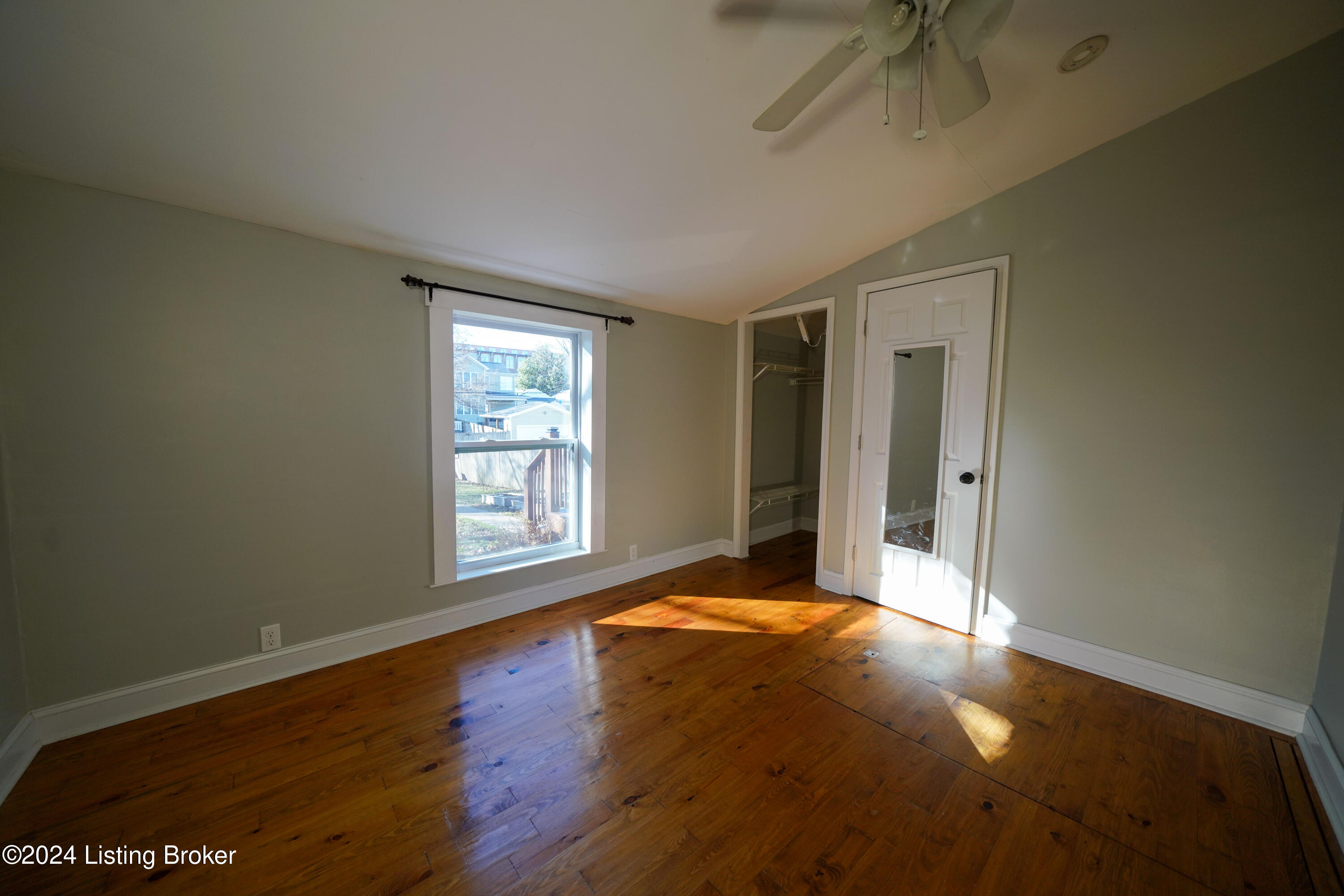 1124 Fischer Ave