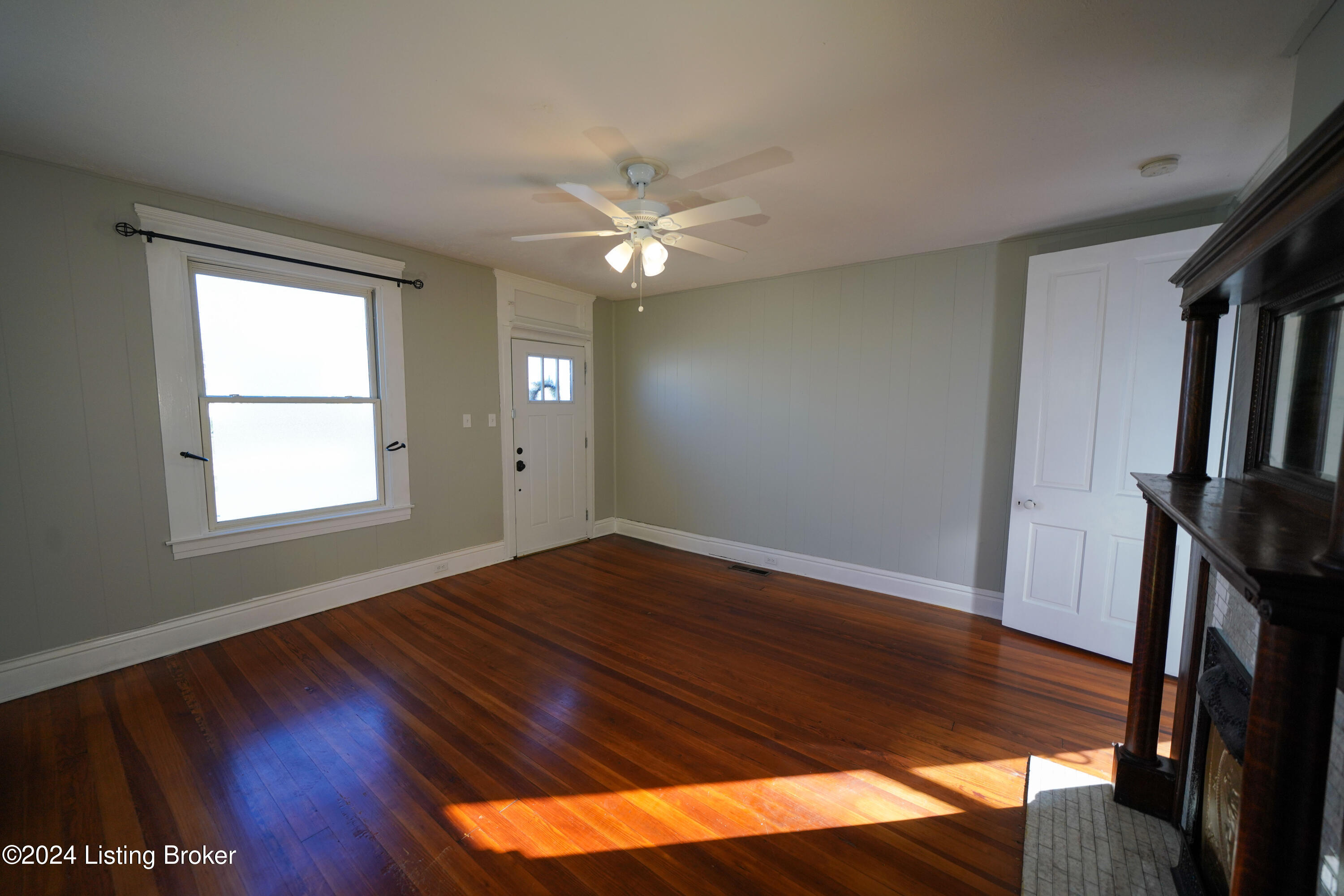 1124 Fischer Ave