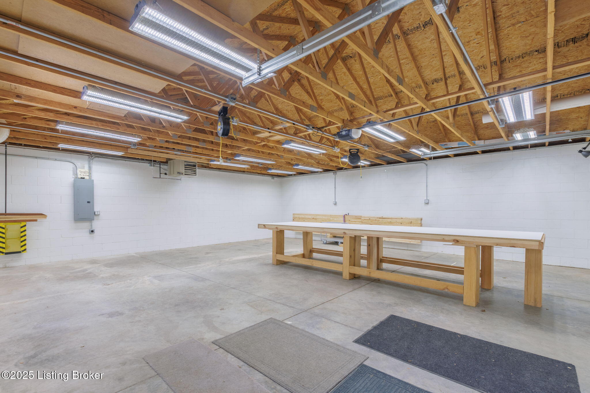 8308 Huntsman Trail