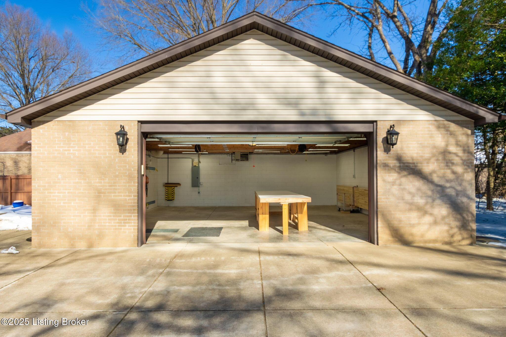 8308 Huntsman Trail