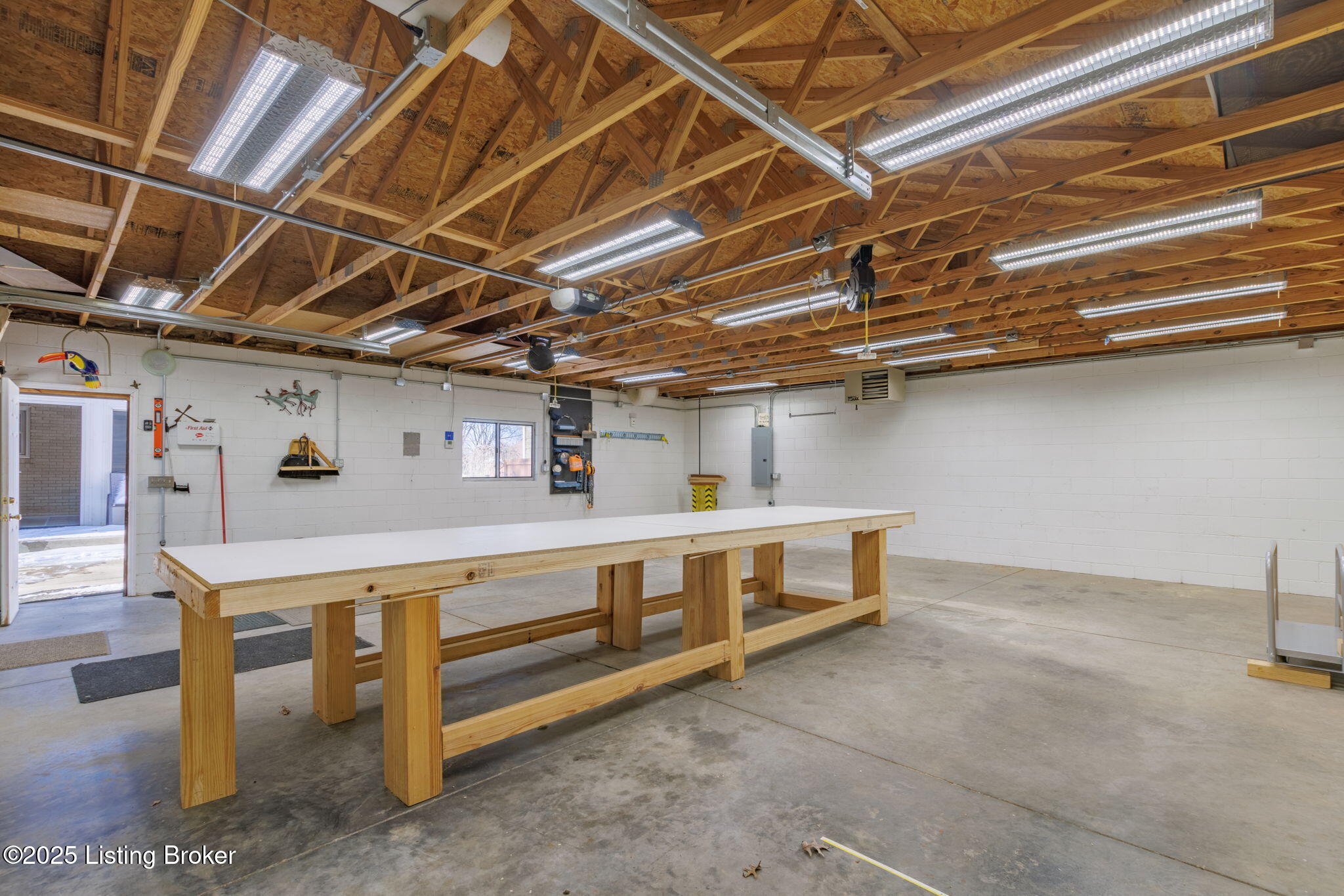 8308 Huntsman Trail