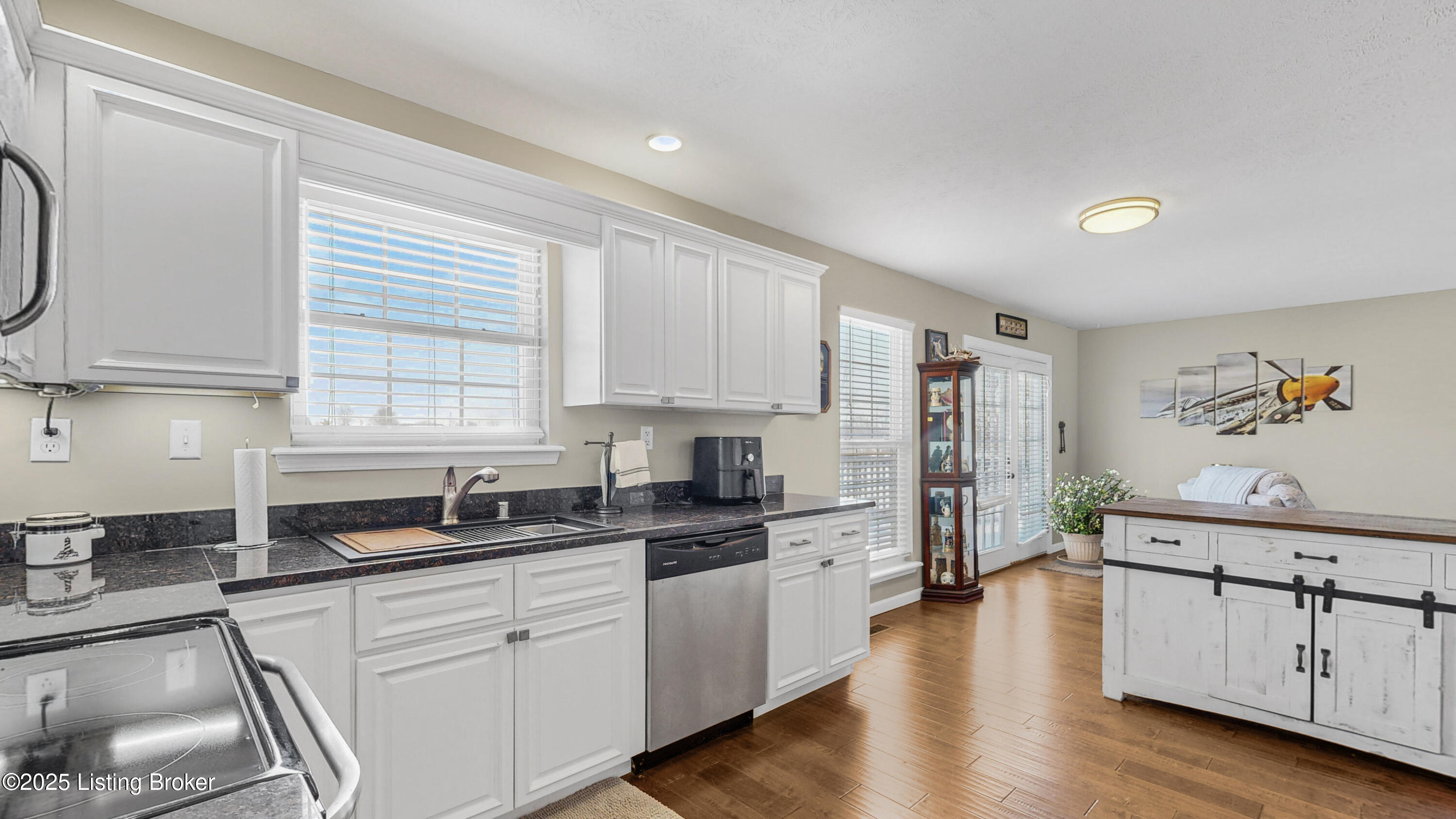57 Springhill Ln