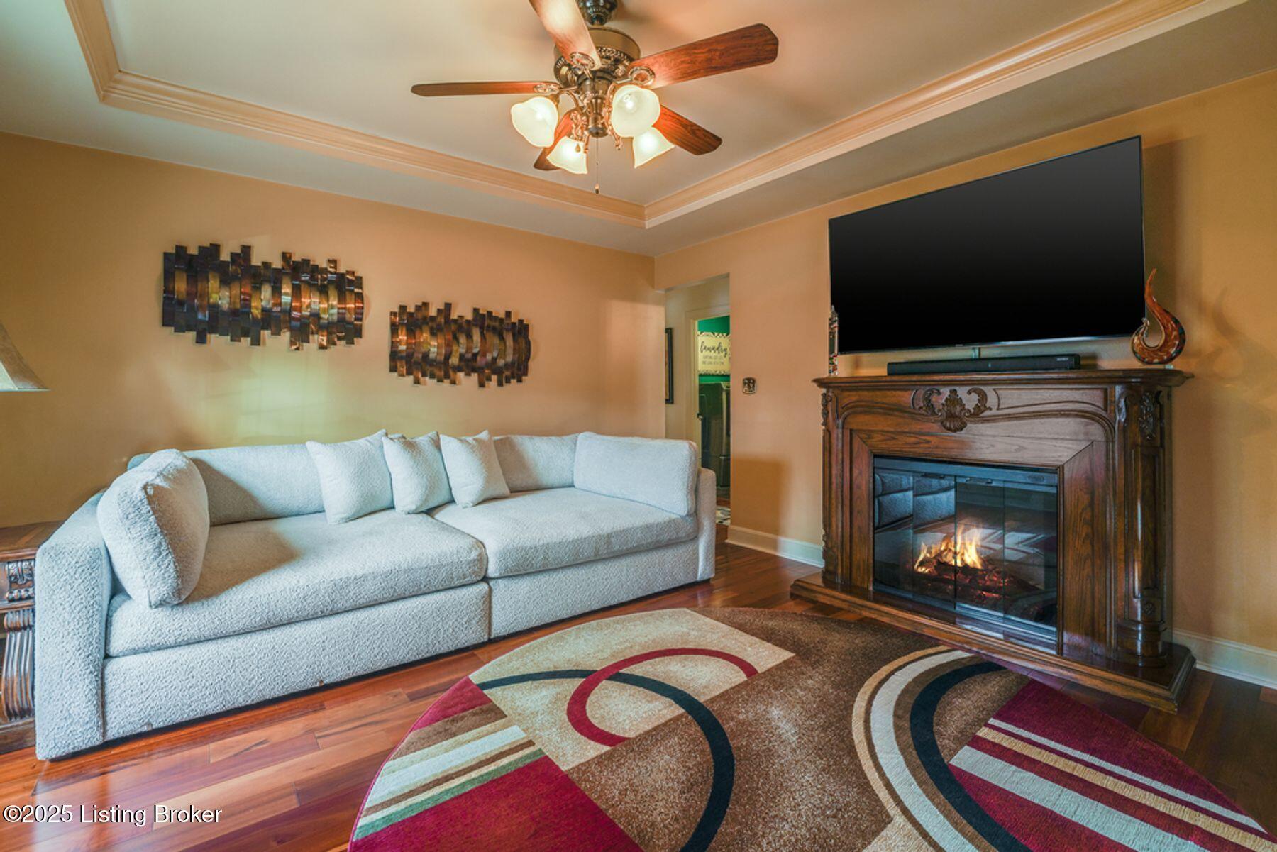 8534 Applegate Village Dr