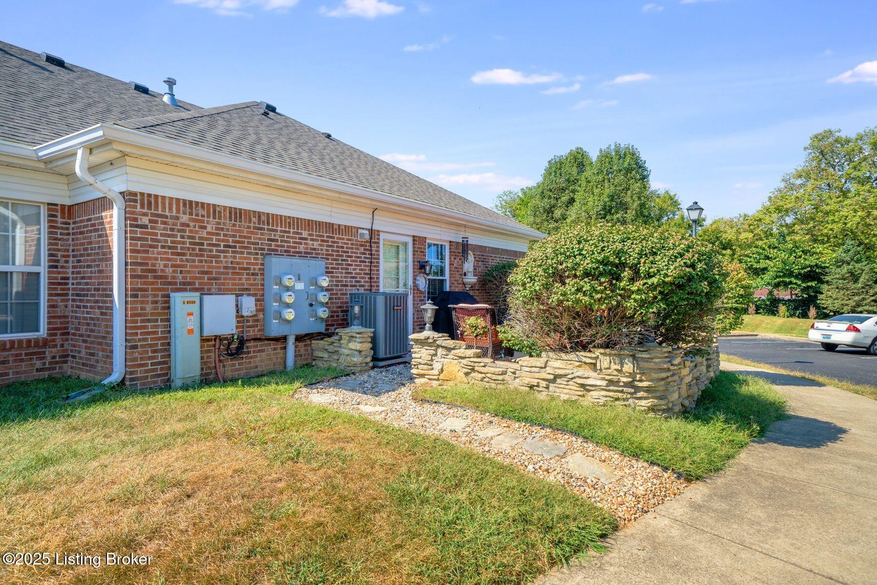 8534 Applegate Village Dr