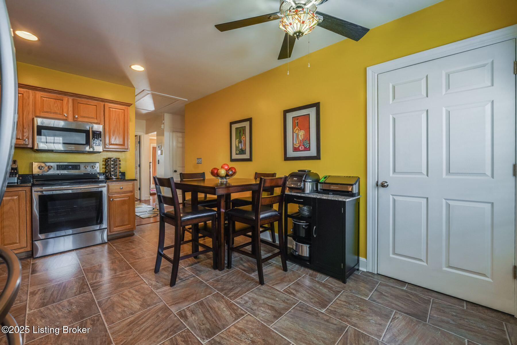 8534 Applegate Village Dr