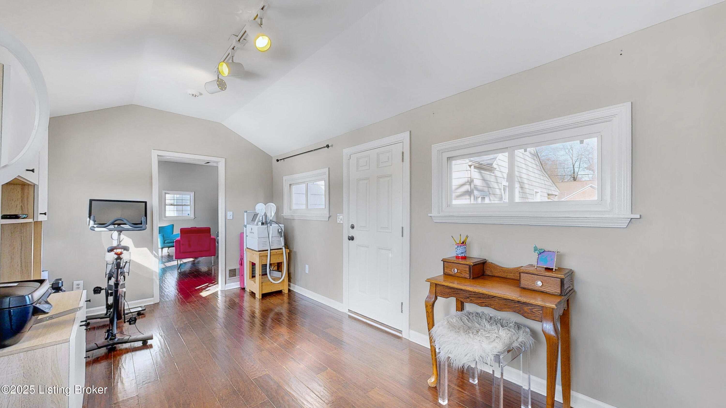 606 Washburn Ave