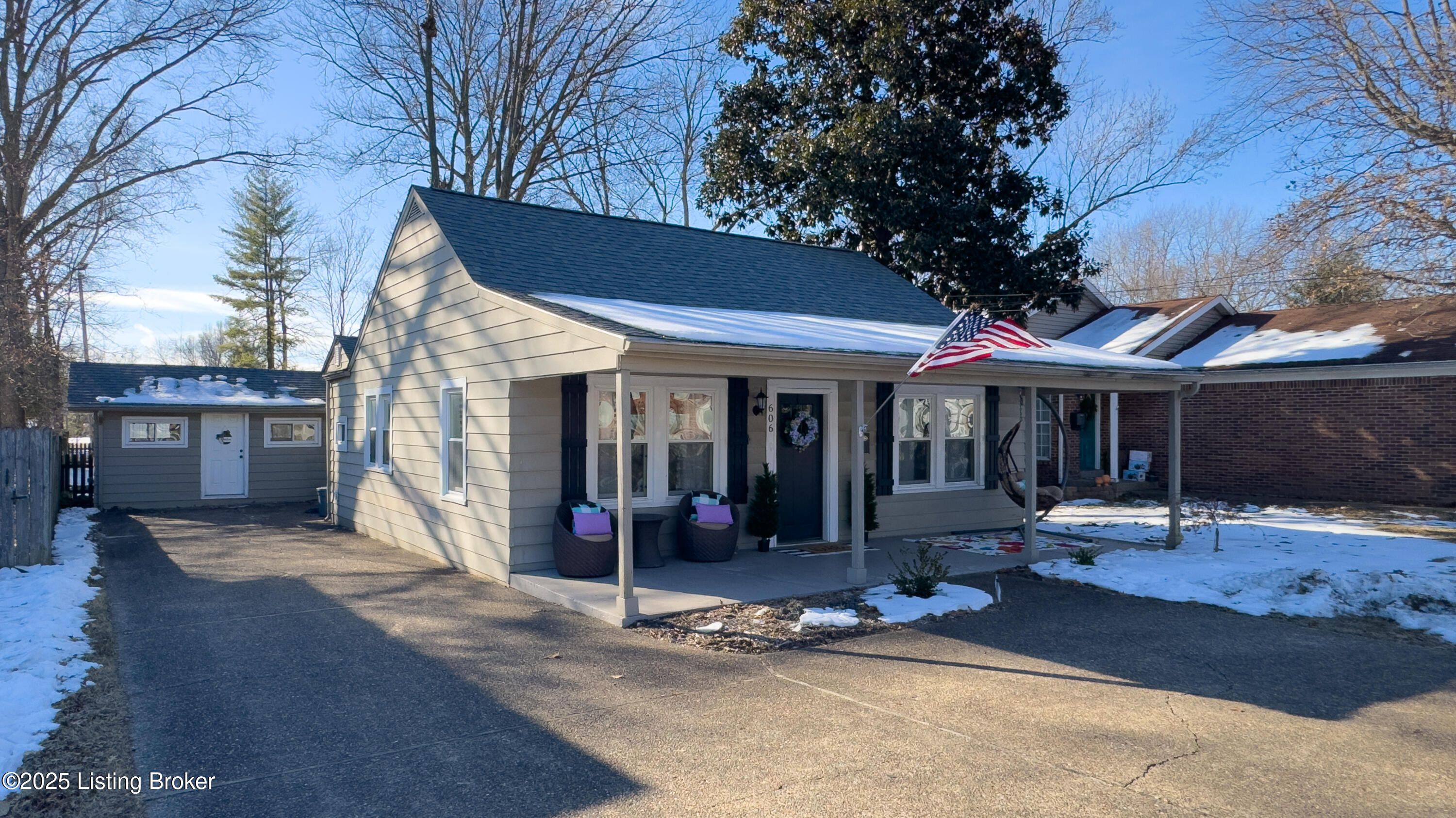 606 Washburn Ave