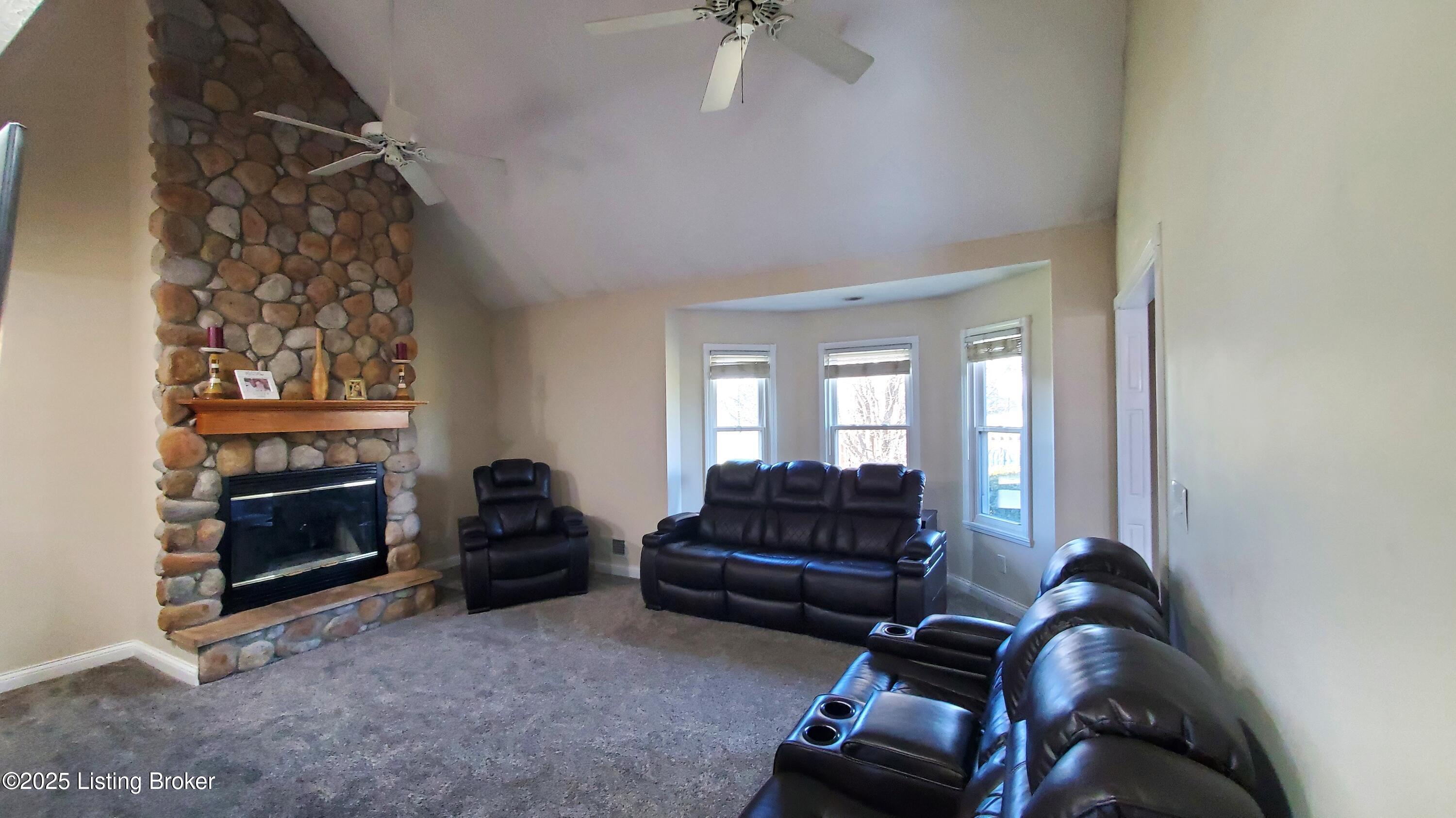 680 Foxmoore Dr