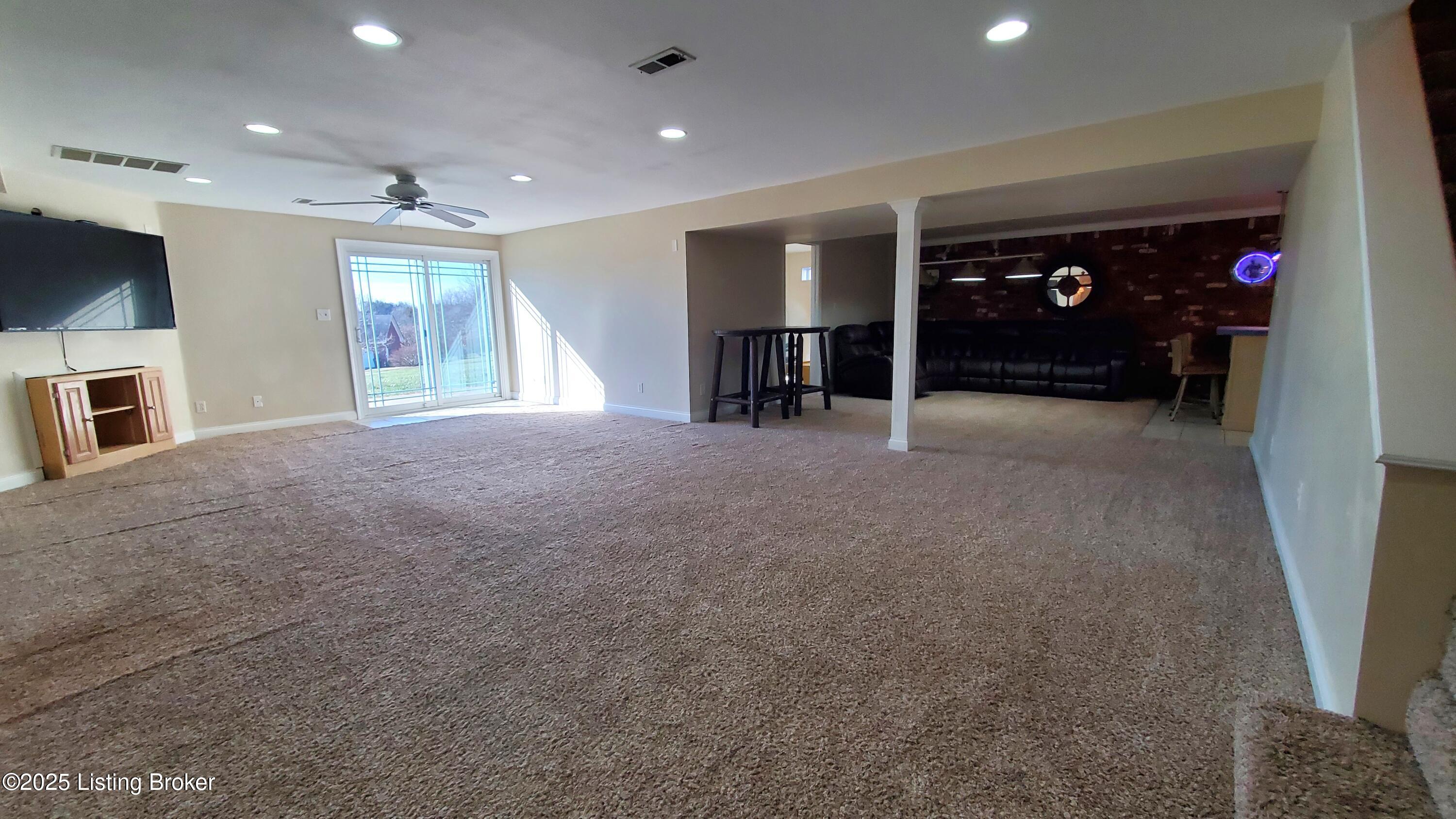 680 Foxmoore Dr