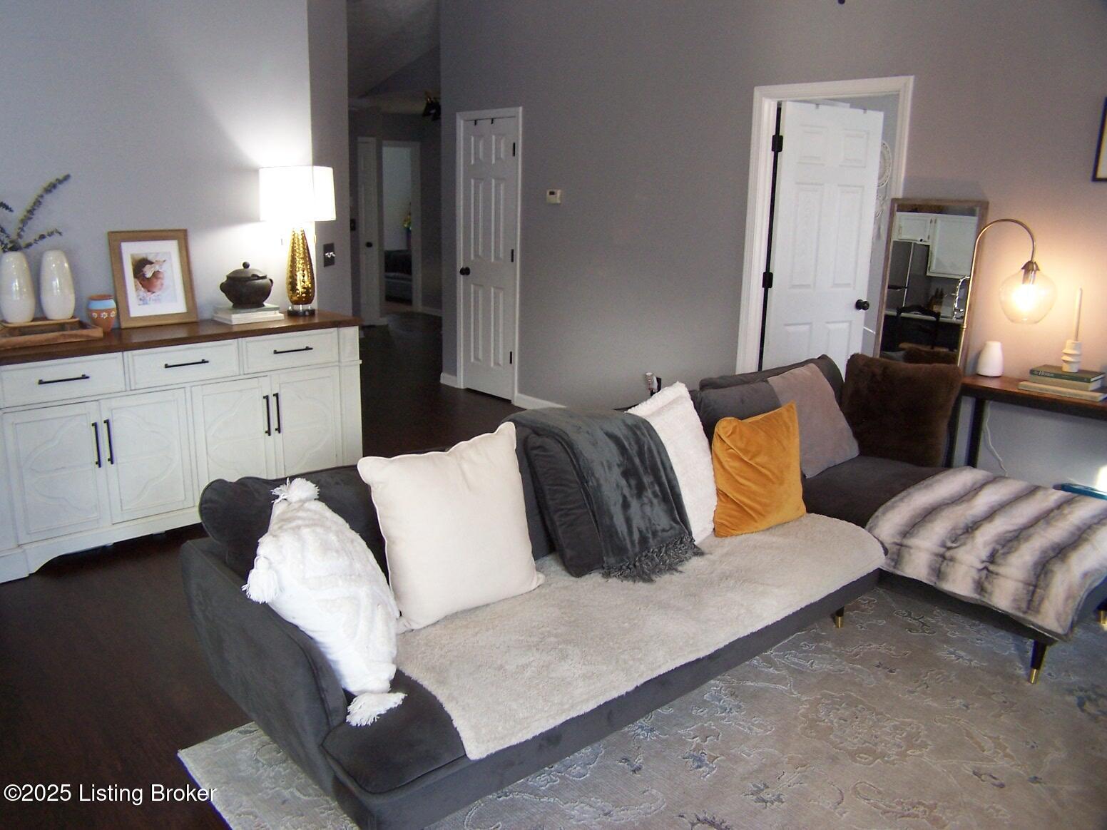 4615 Pulaski Ct