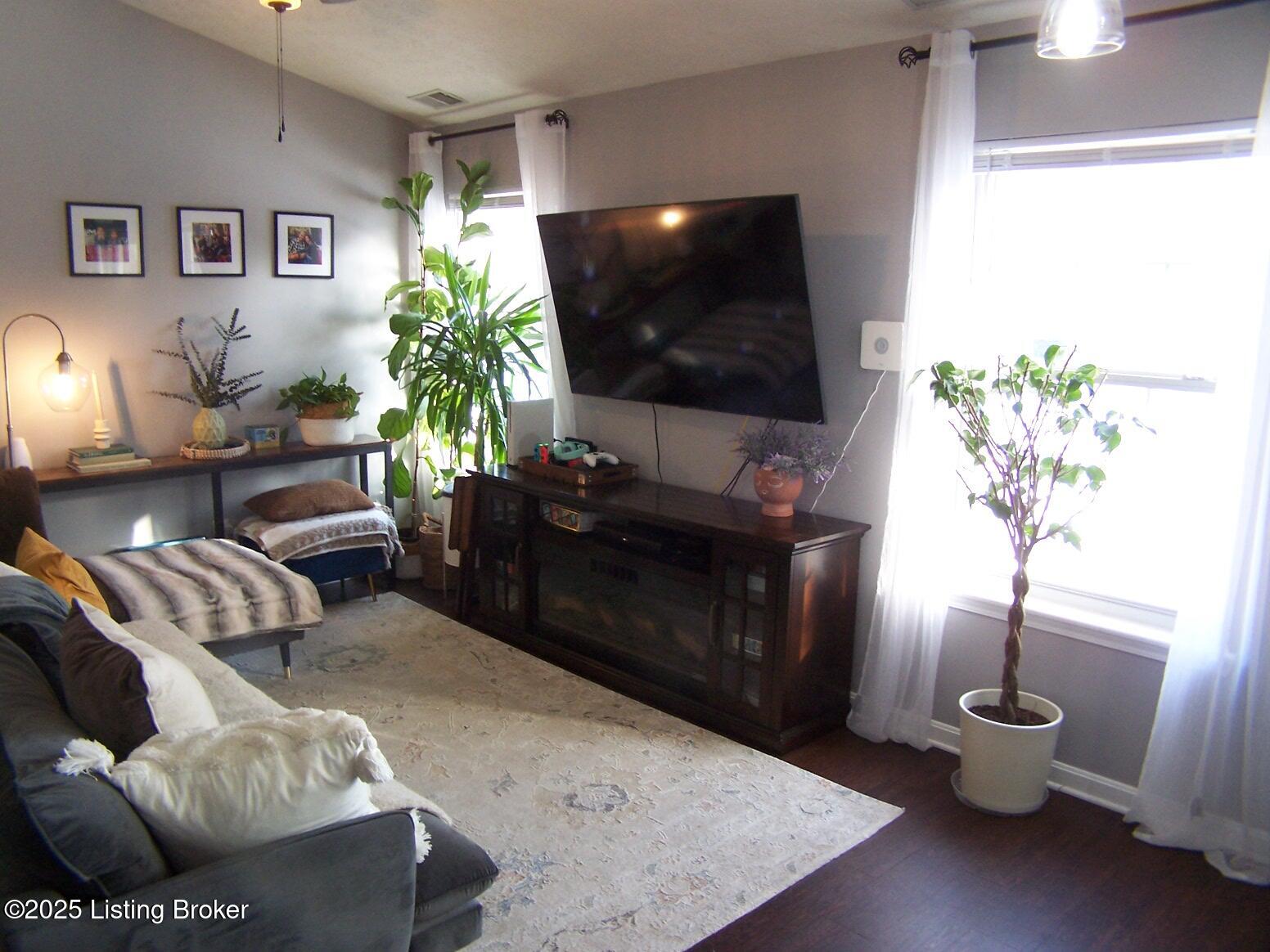 4615 Pulaski Ct