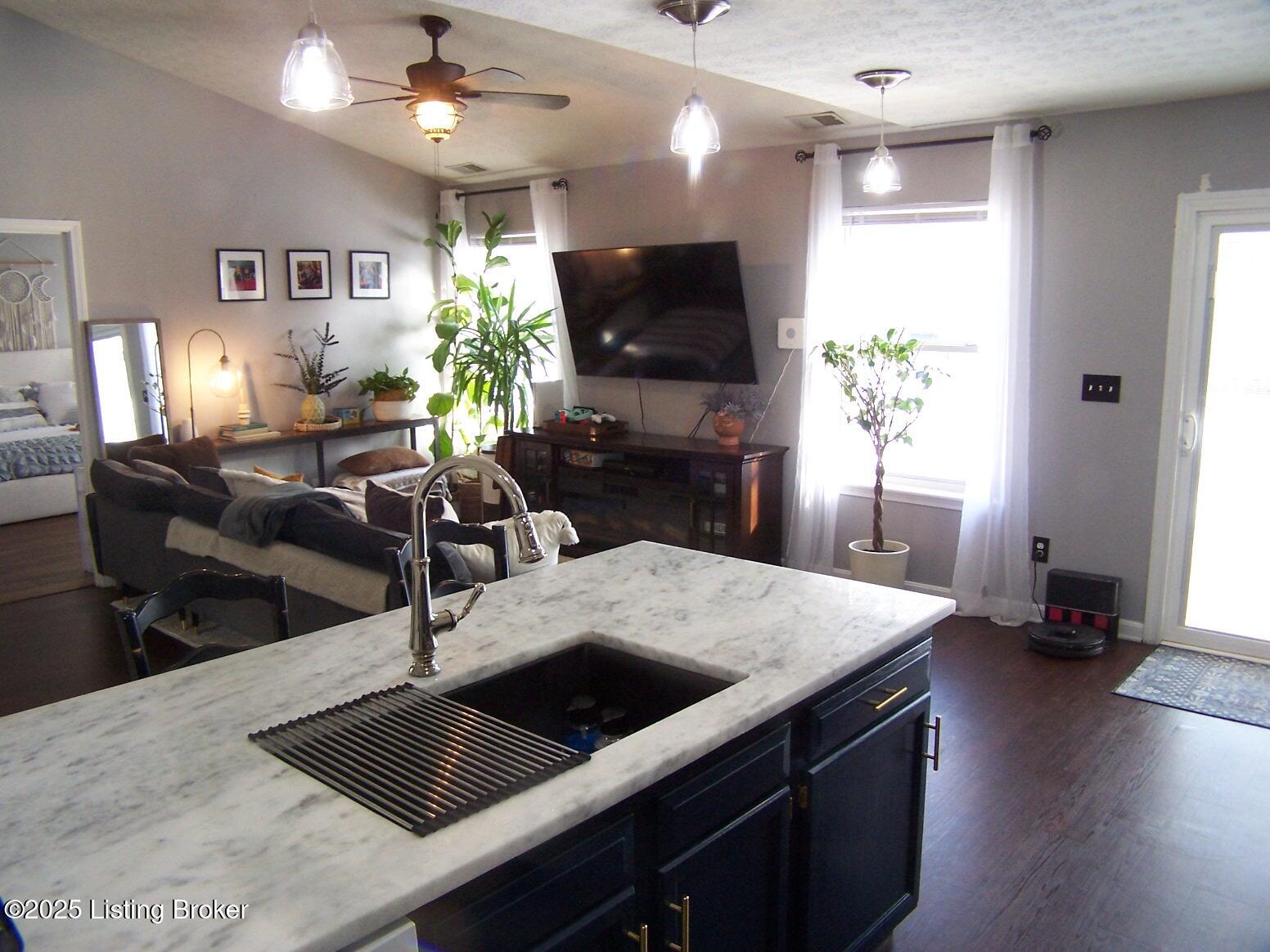 4615 Pulaski Ct