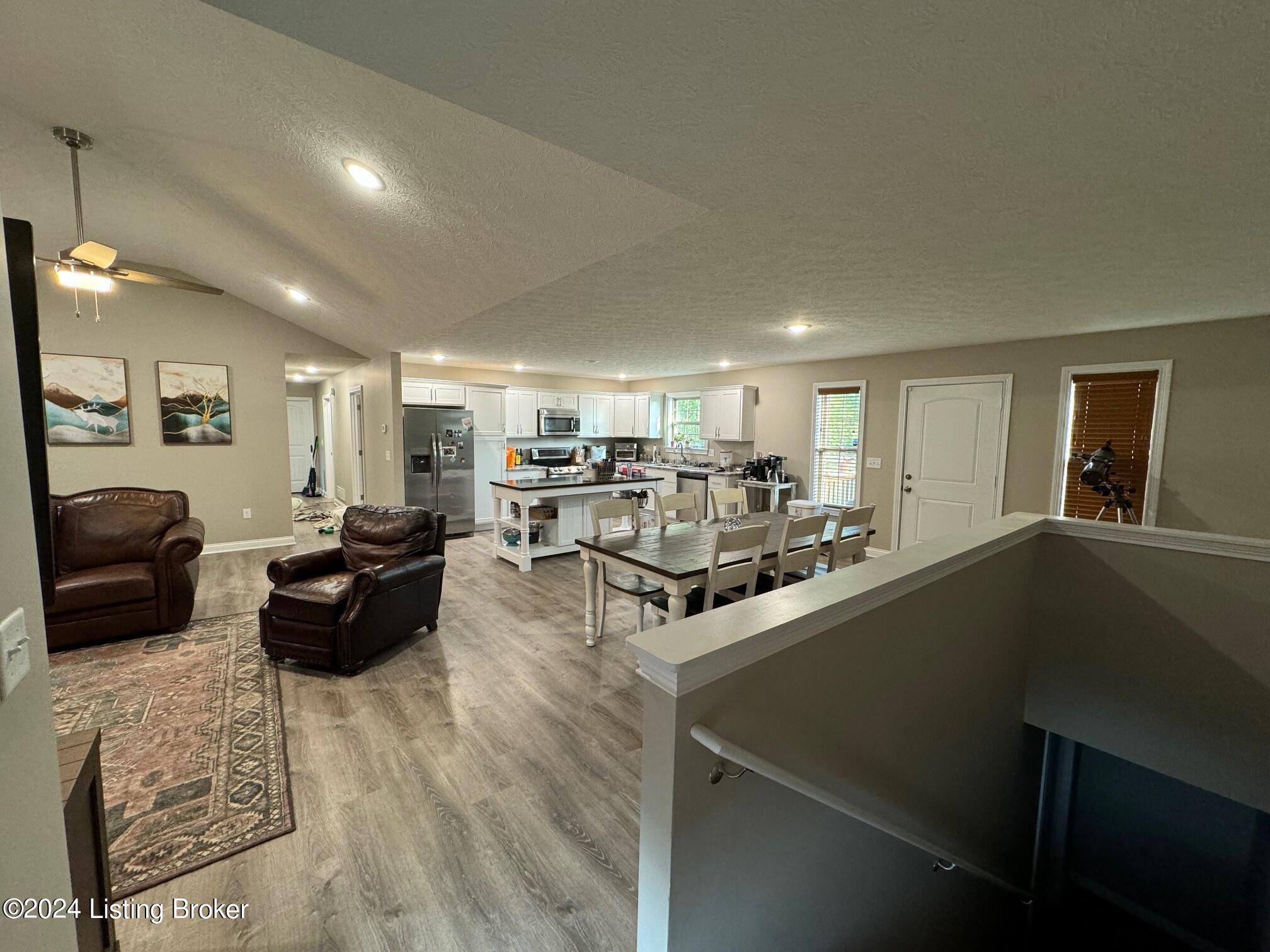26 Whistling Oaks Blvd