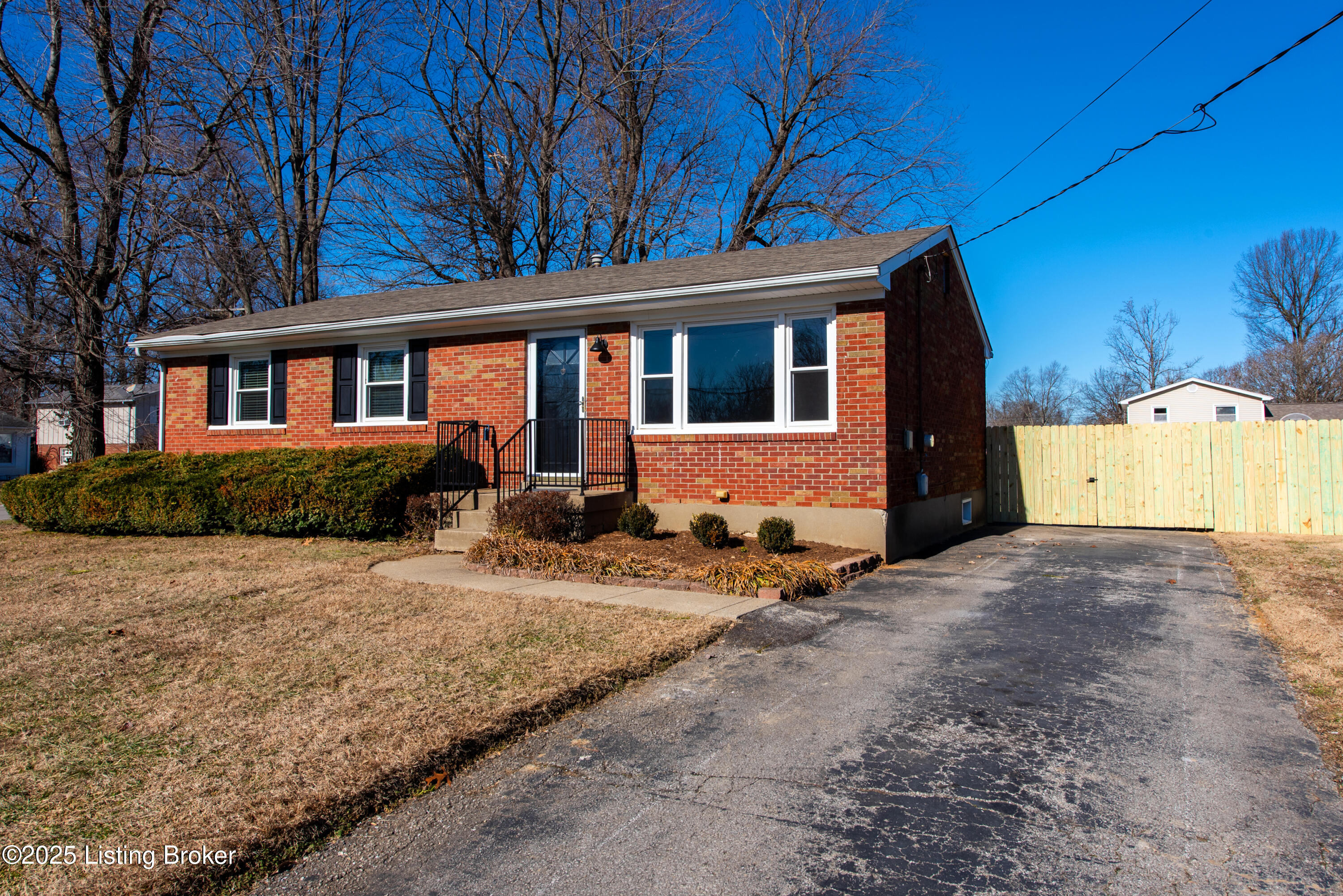 9409 Plumwood Rd