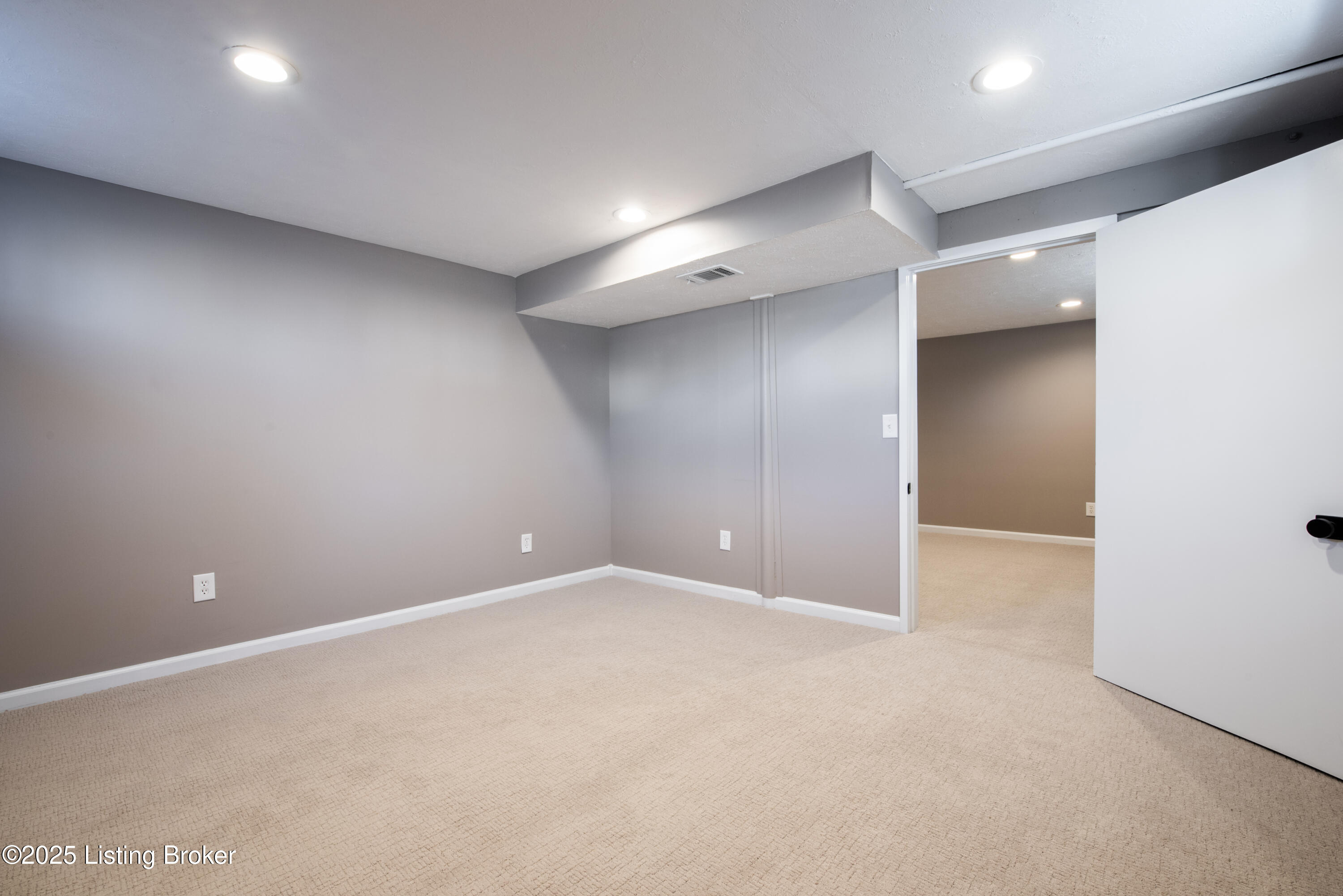 9409 Plumwood Rd