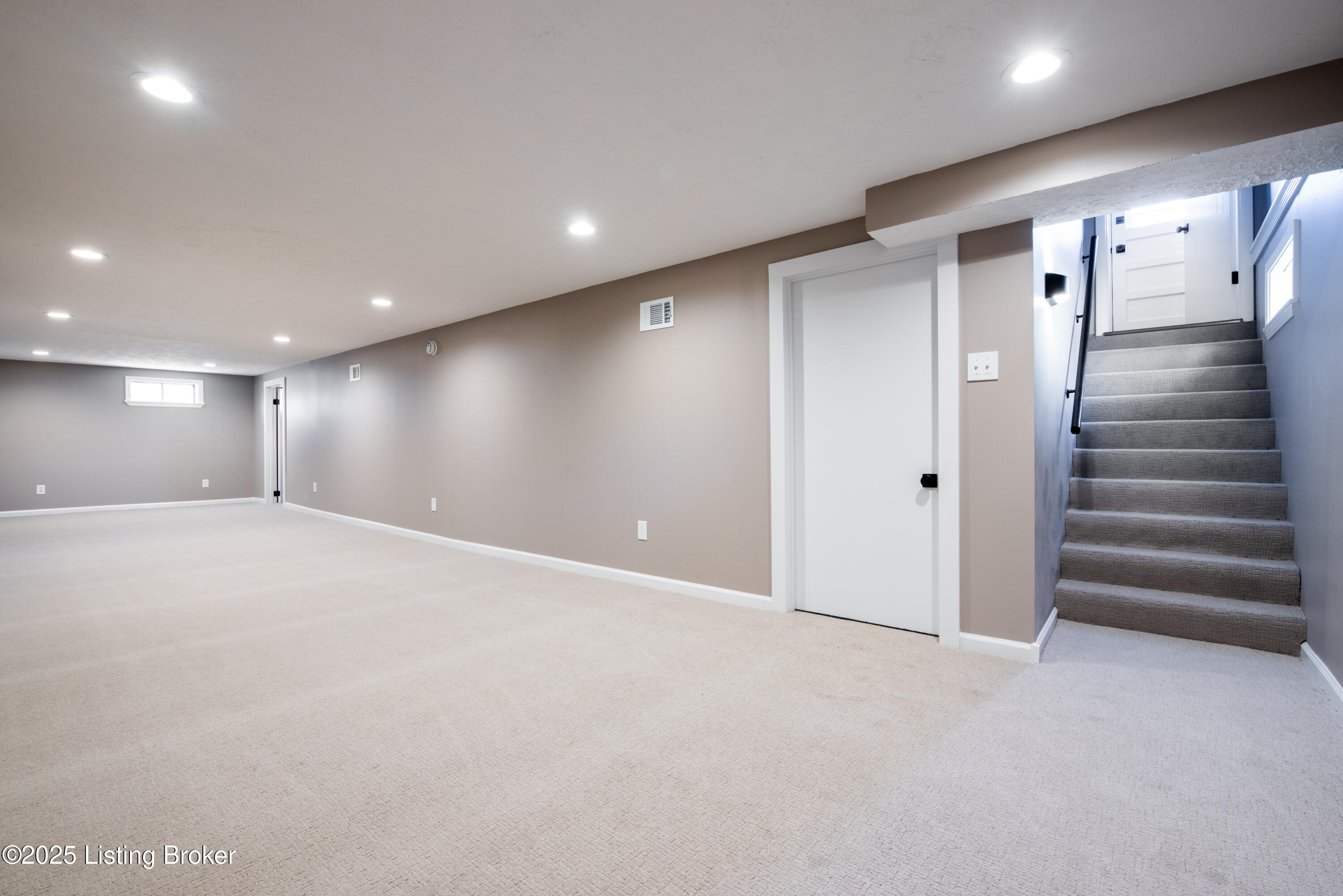 9409 Plumwood Rd