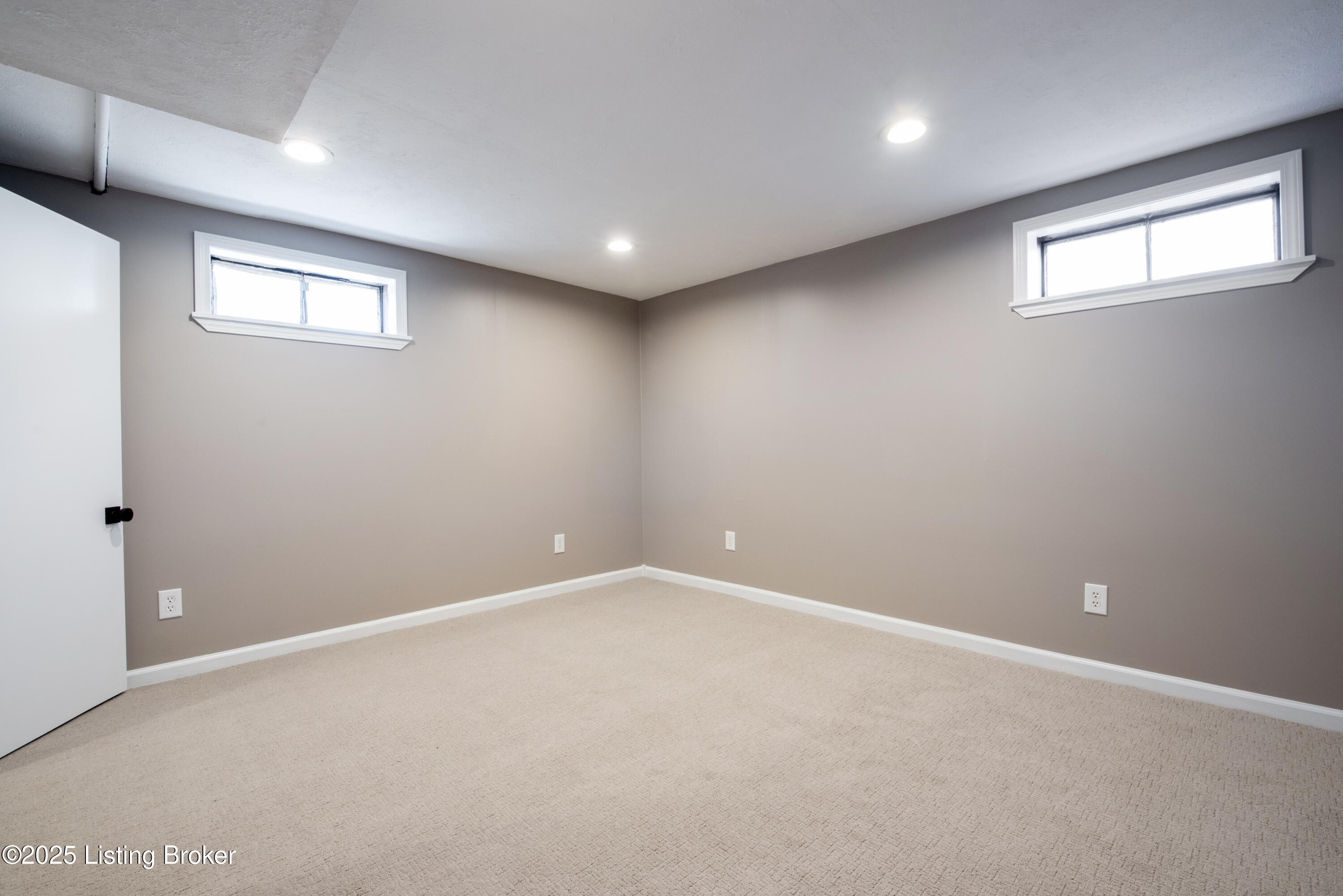 9409 Plumwood Rd