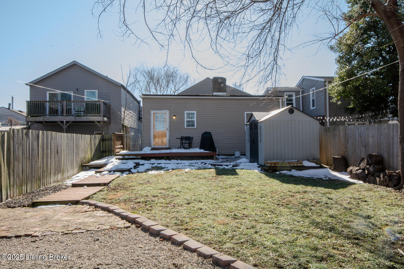 1055 Mary St