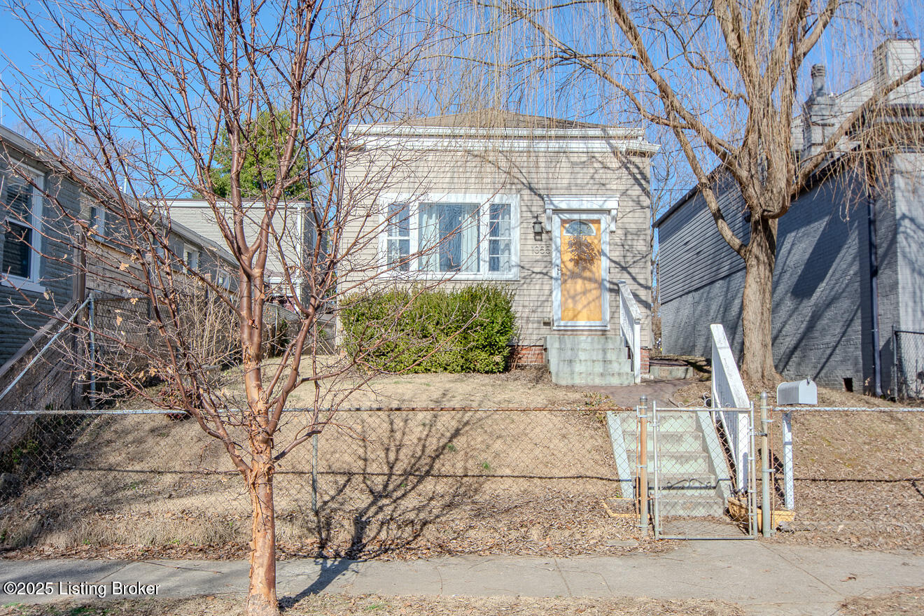 1055 Mary St