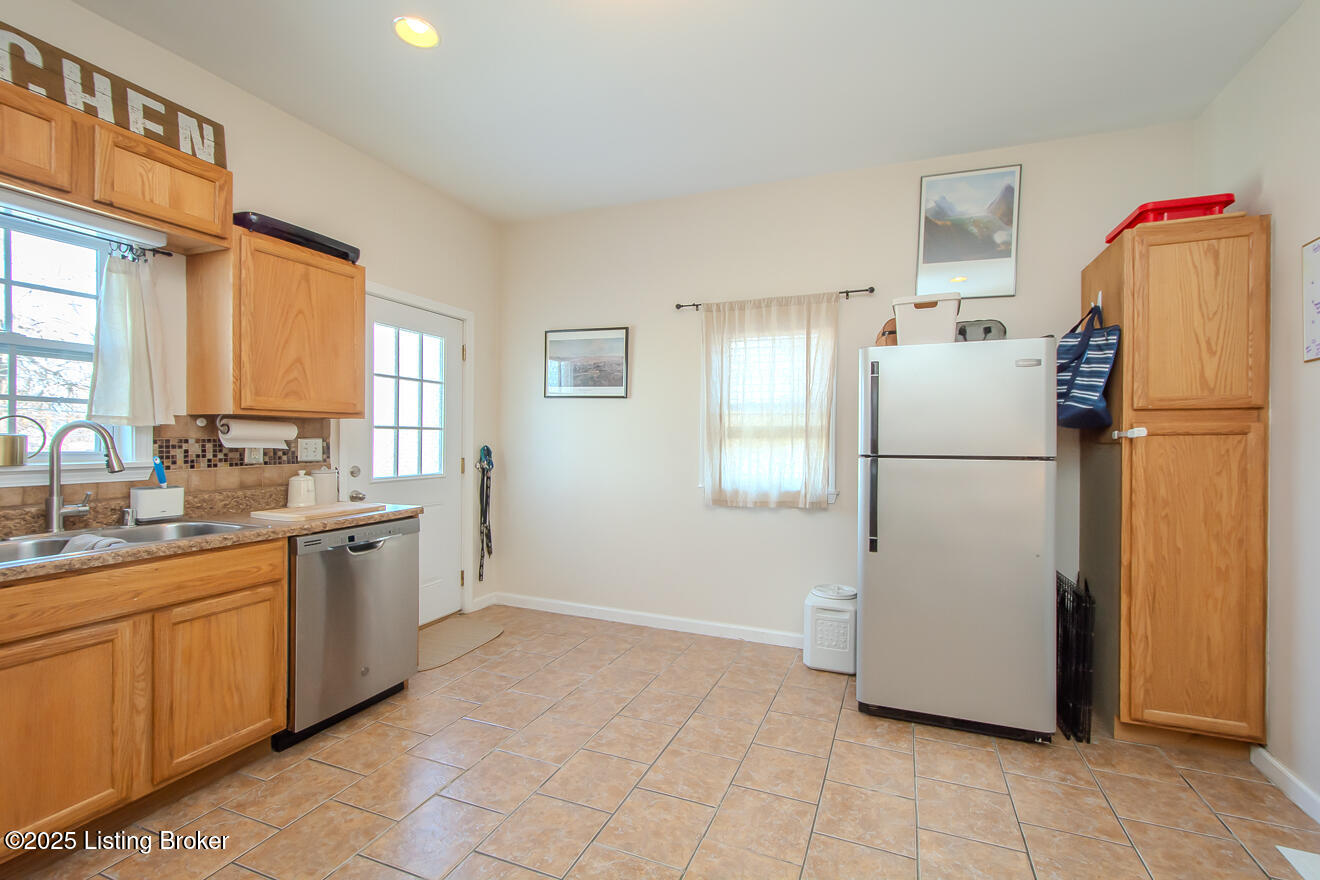 1055 Mary St