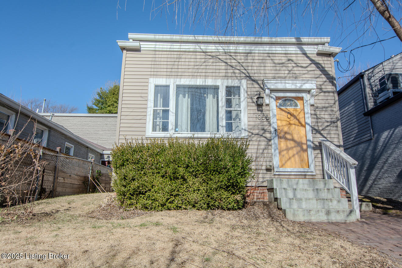 1055 Mary St
