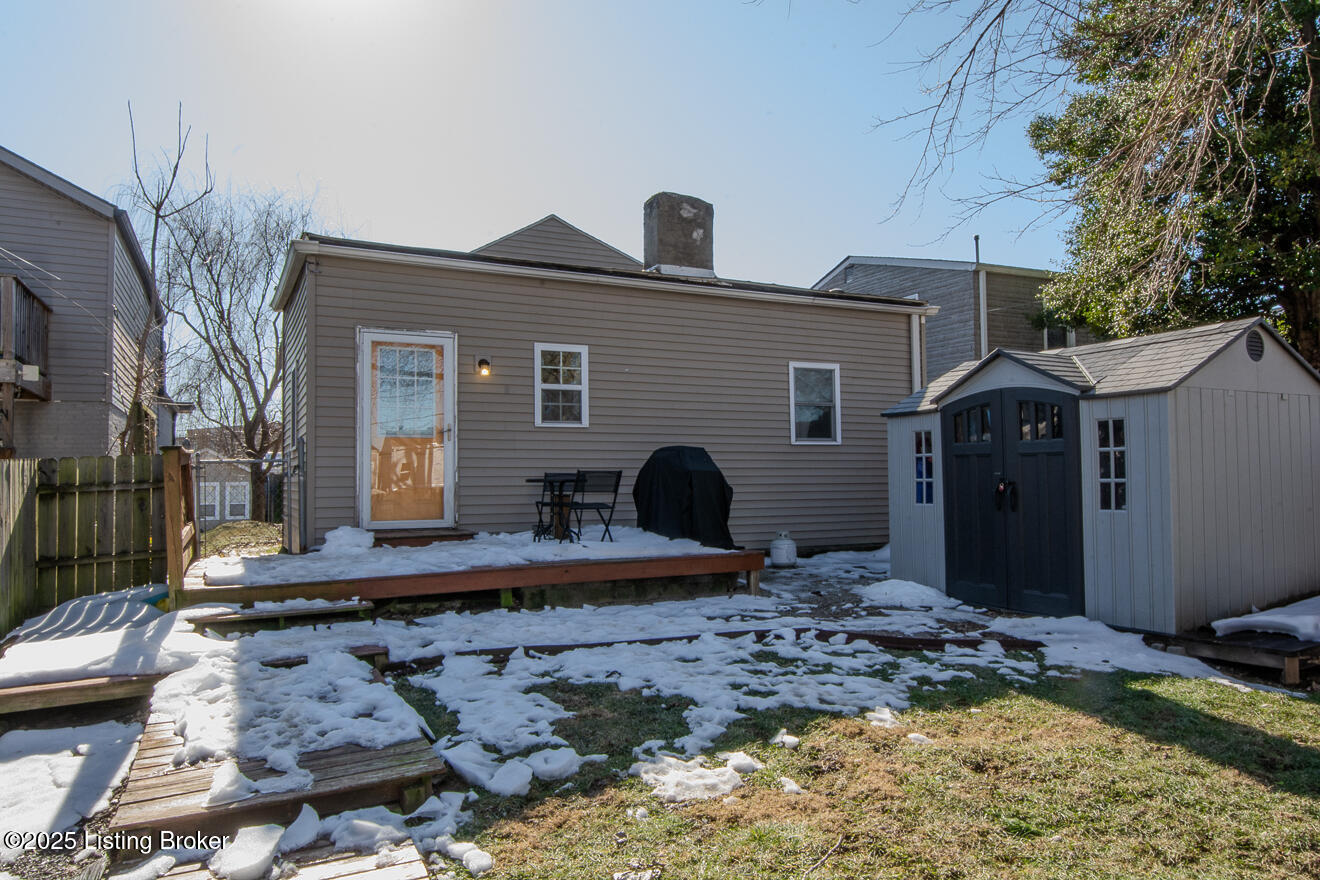 1055 Mary St