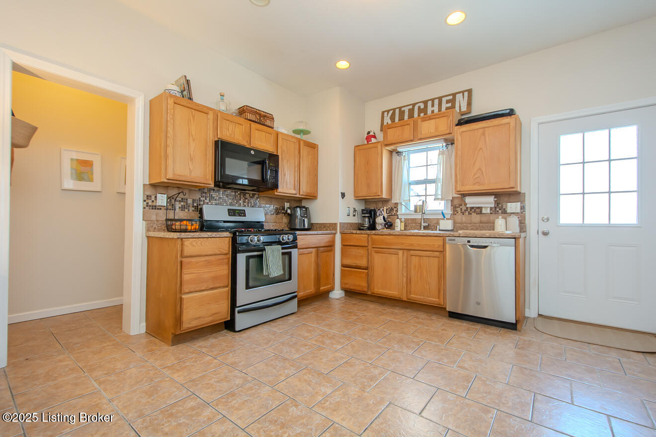 1055 Mary St