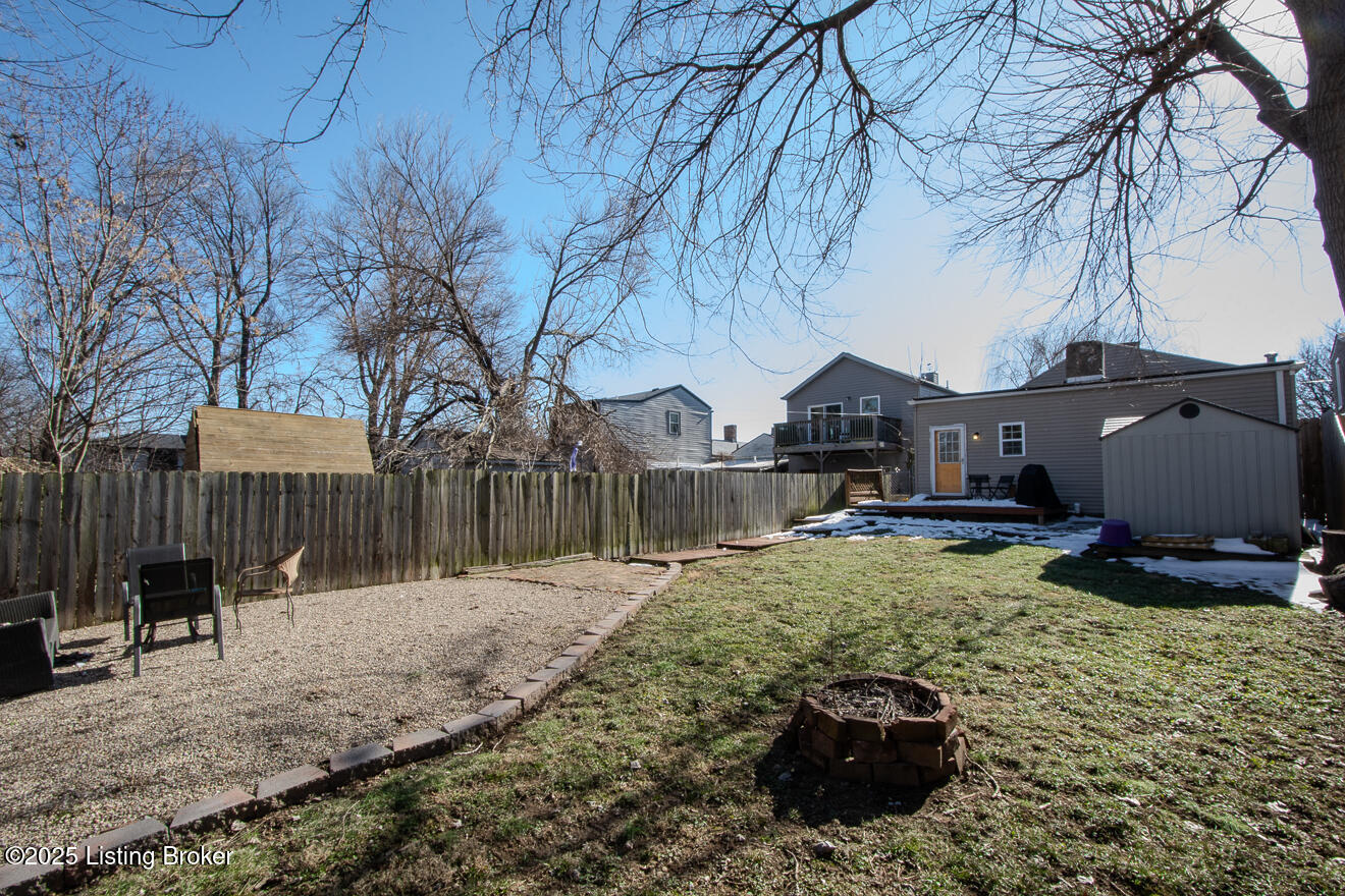 1055 Mary St